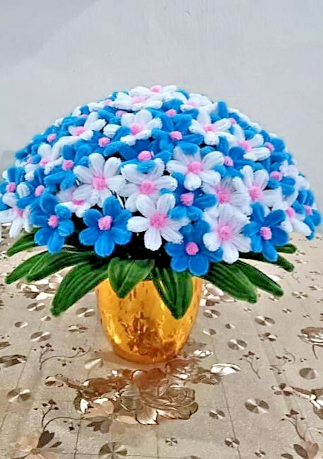 Handmade 3D Velvet Bloom Flower Bouquet – Blue & White with Golden Vase 🌸
