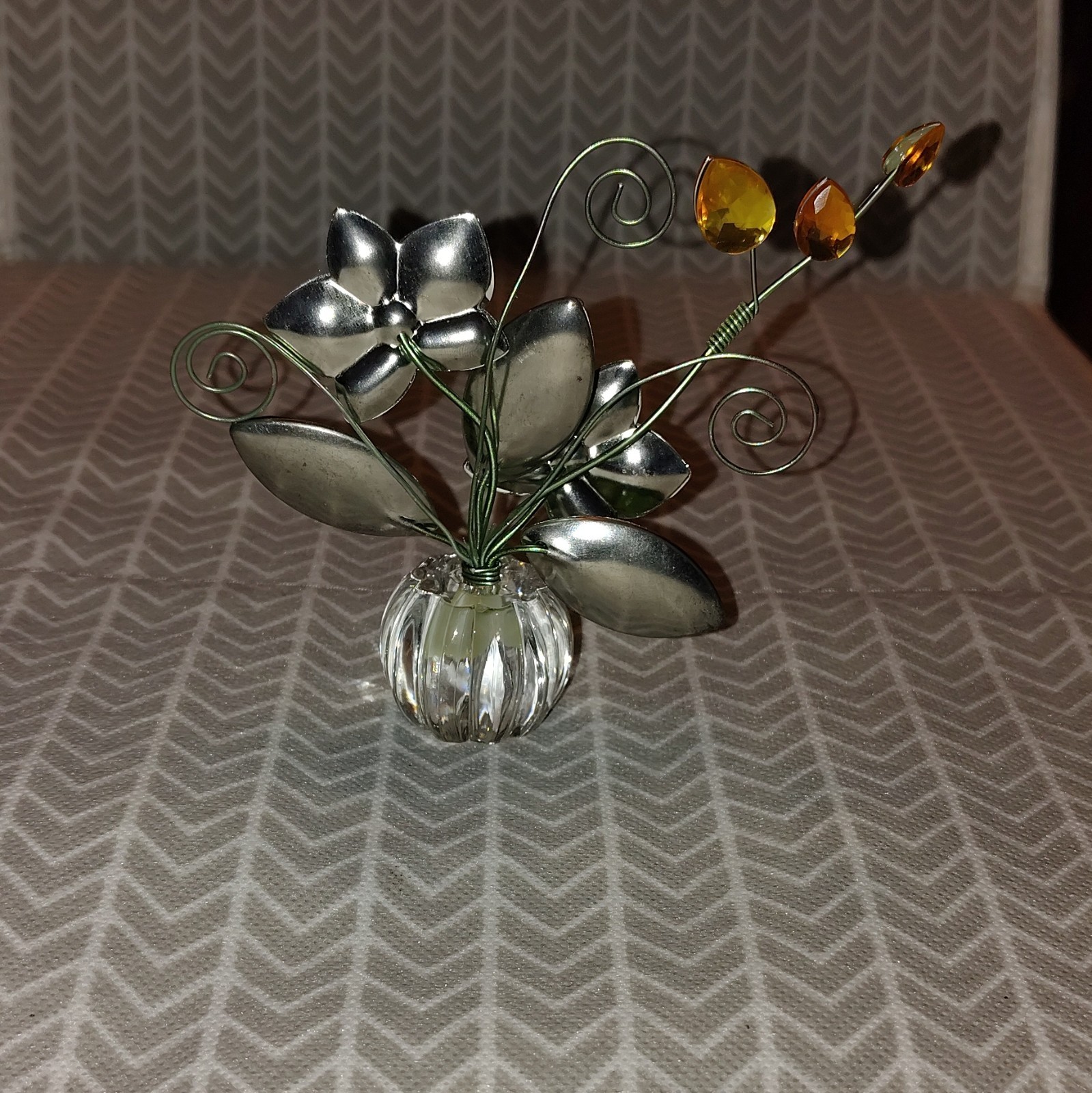 Ganz Crystal Expressions Lily Posy Pot.