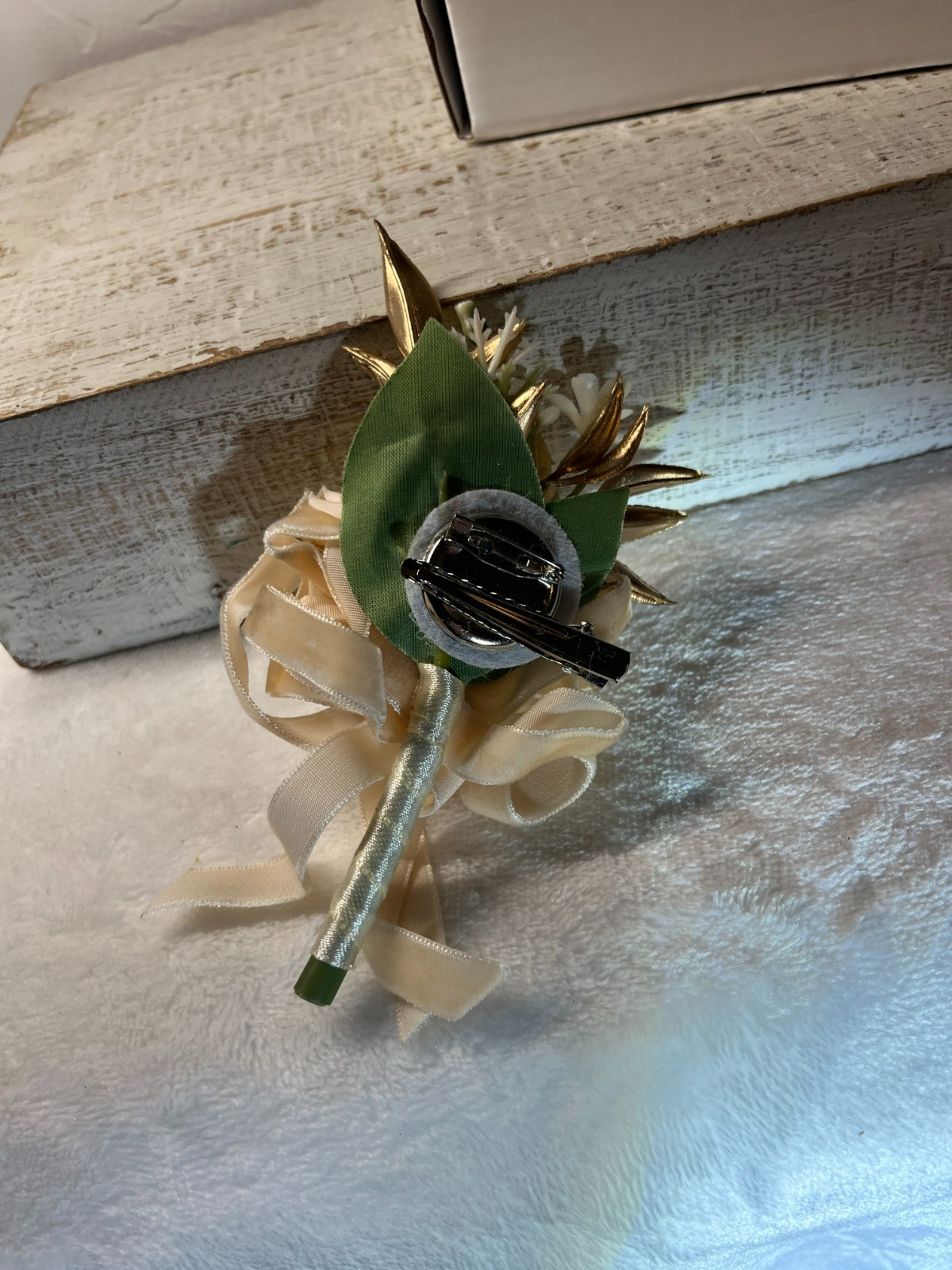 Set of 6 Serwalin Champagne Artificial Flower Boutonnieres NIB