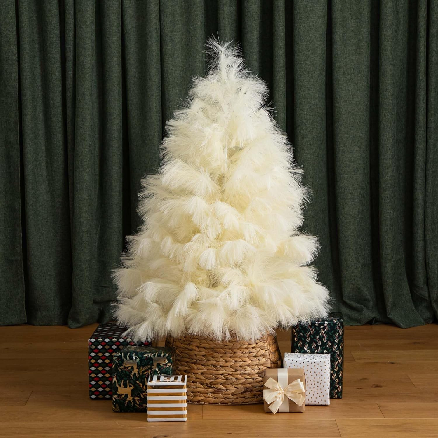 4Ft Off-White Pampas Grass Christmas Tree – Elegant Holiday Decor