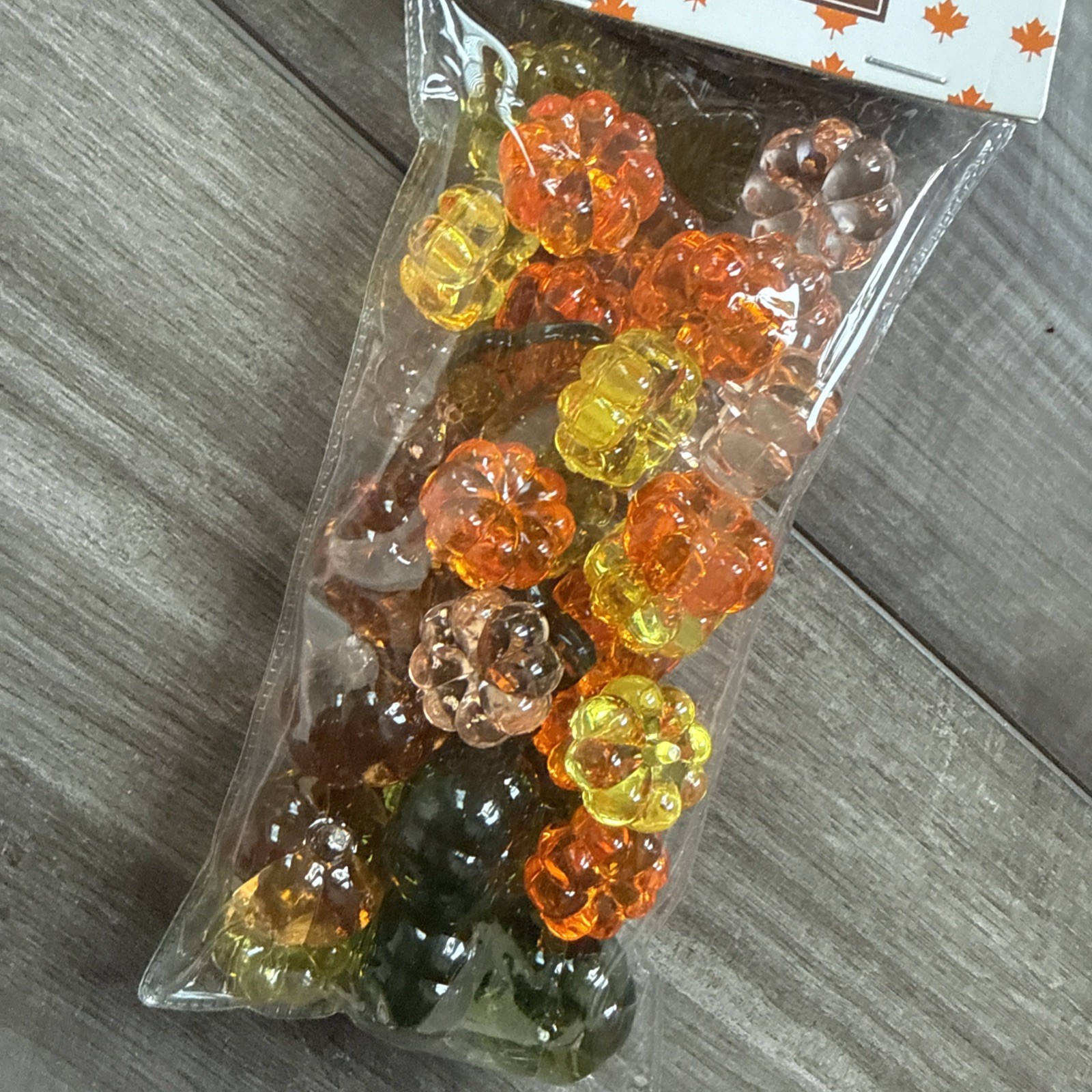 NEW ACRYLIC FALL PUMPKINS MAPLE LEAF SCATTER VASE FILLER 6.45 OZ BAG
