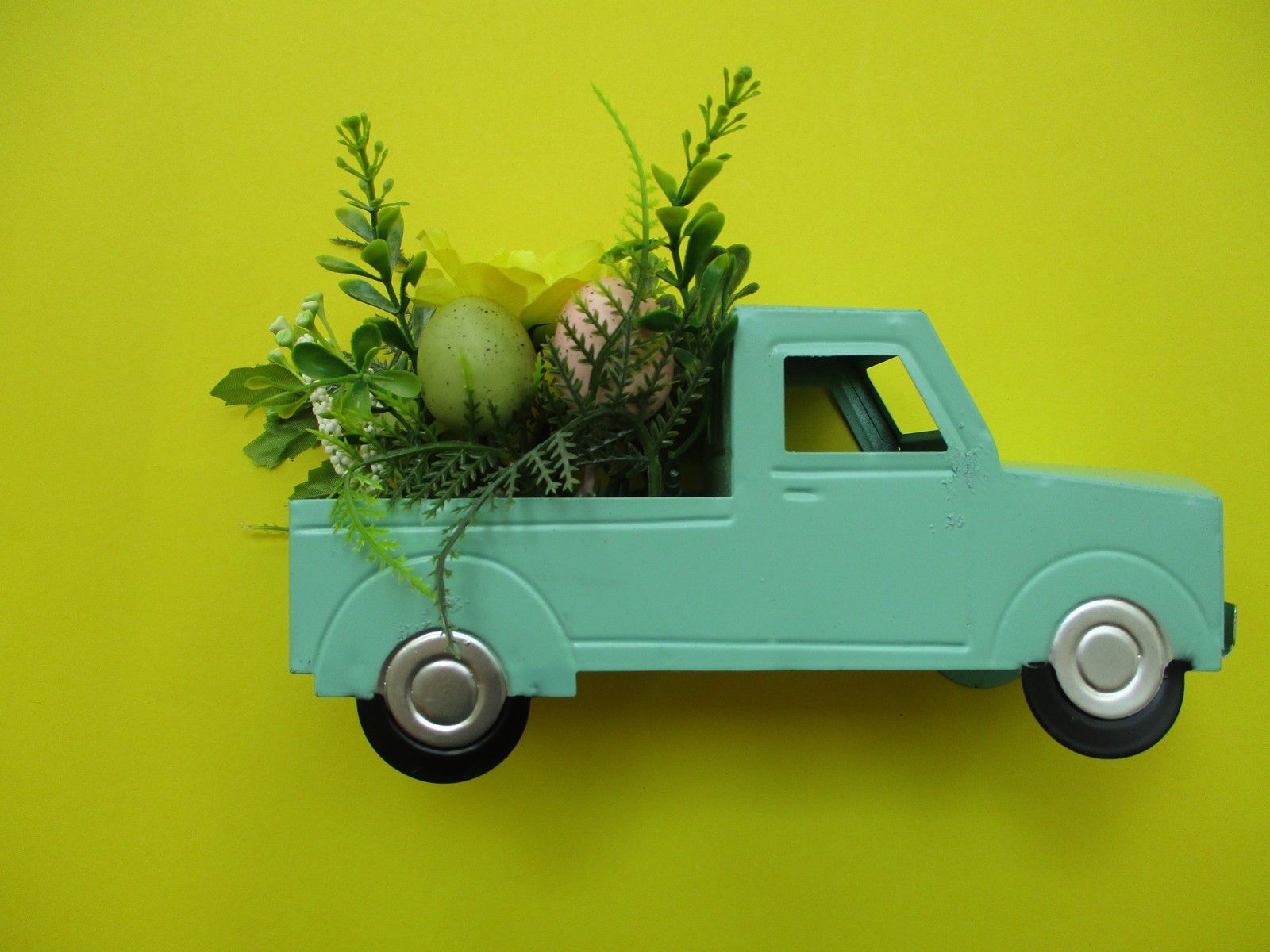 Spring Blue PICK-UP TRUCK flowers & eggs BLUE GREEN YELLOW WHITE 11″ x 5″ tall