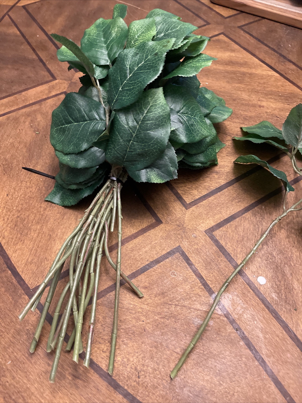 15 Artificial Rose Leaf Stems Bridal Wedding Bouquet Home Party Decoration Silk