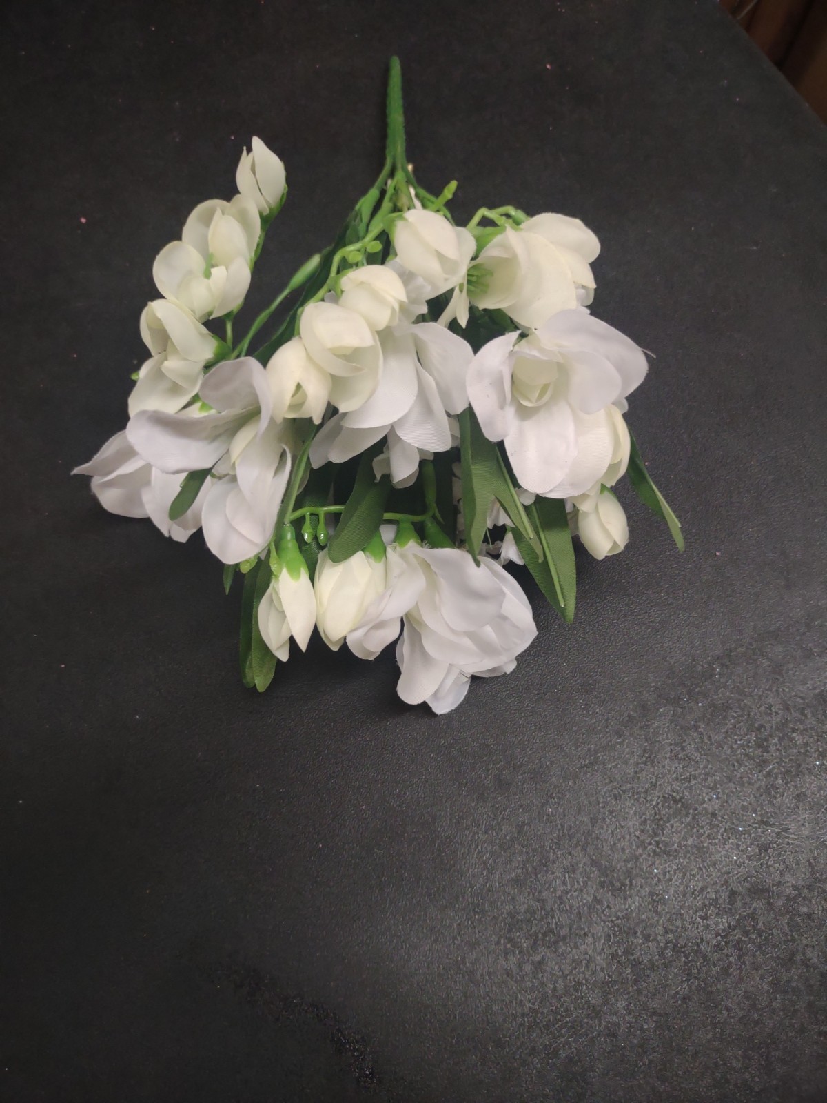 Vintage 10″ Silk Freesia Flower Bush, White, 5 Stems, Baby’s Breath & Foliage