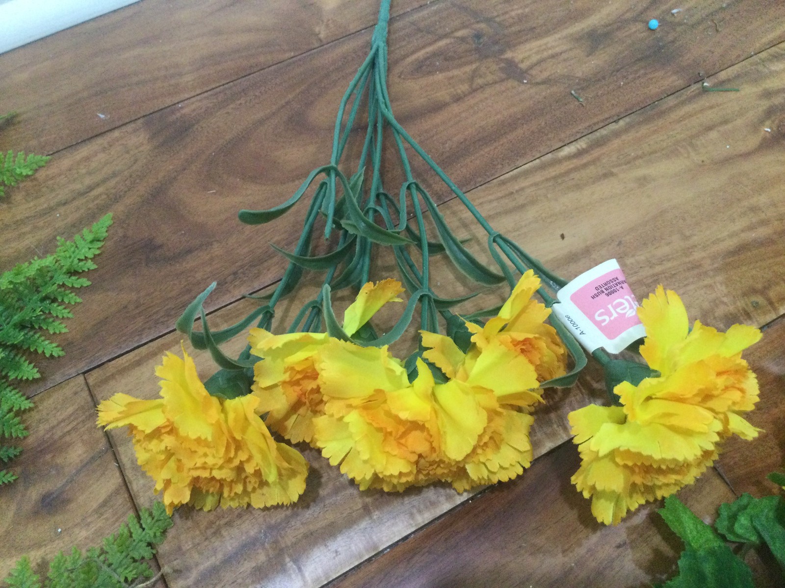 Vtg bouquet 12” yellow carnation Flowers 2 bushes,+ 5+ poly Fern +Ivy bush