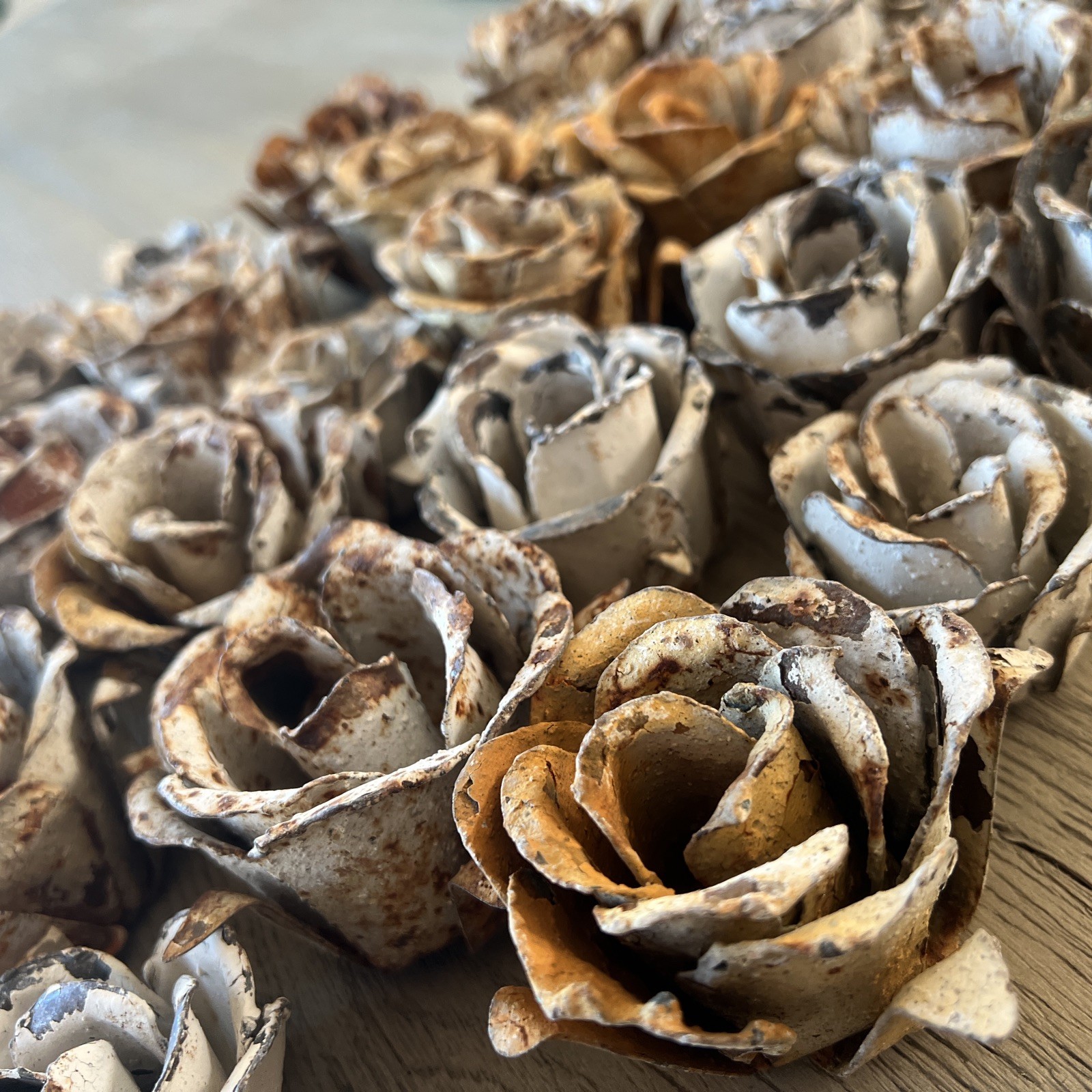 Vintage Style Metal Roses – LOT 33 total Flowers