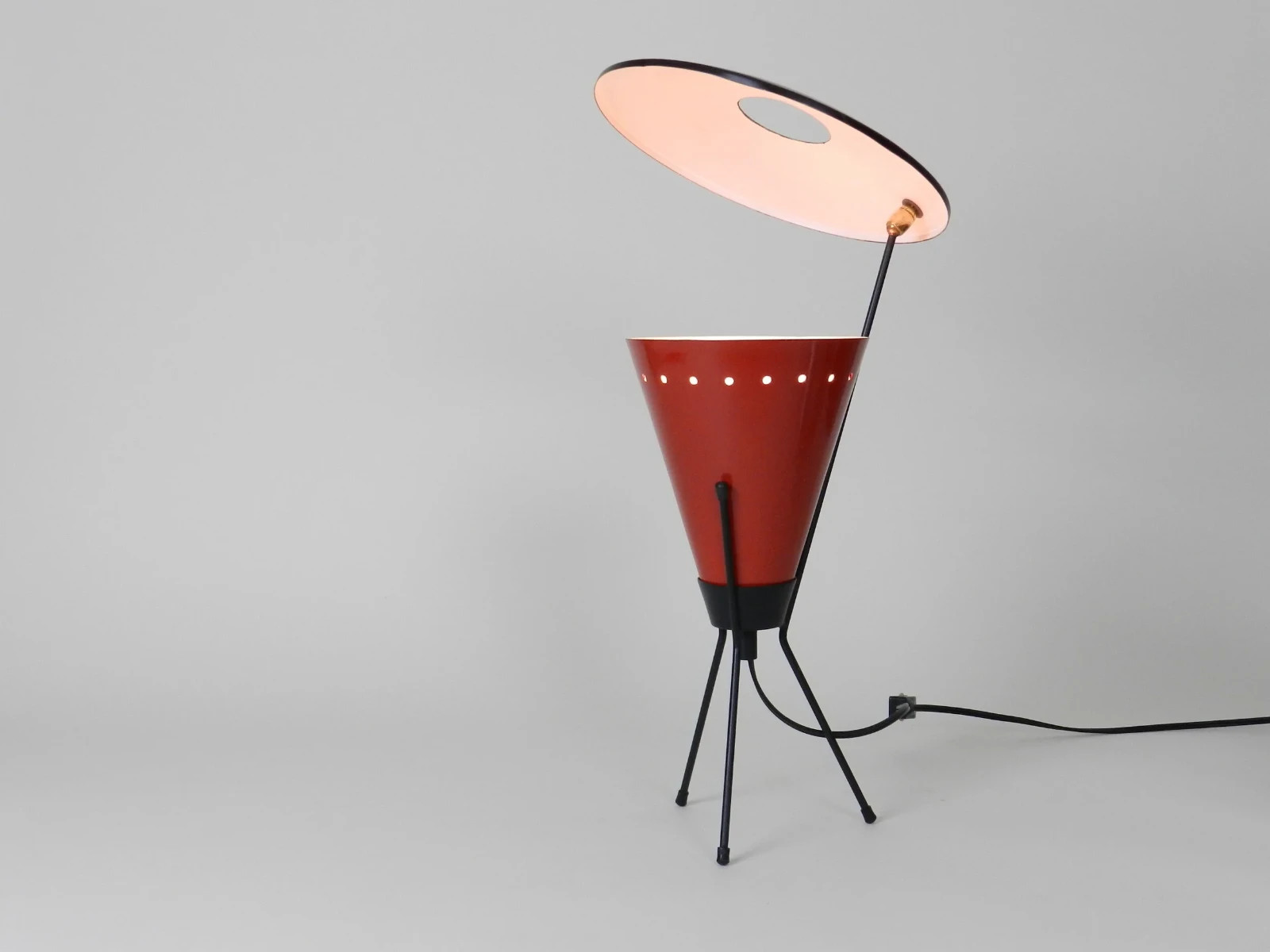 Mid-Century Modern Tripod Table Lamp – Red Cone Body with Adjustable Disc Shade