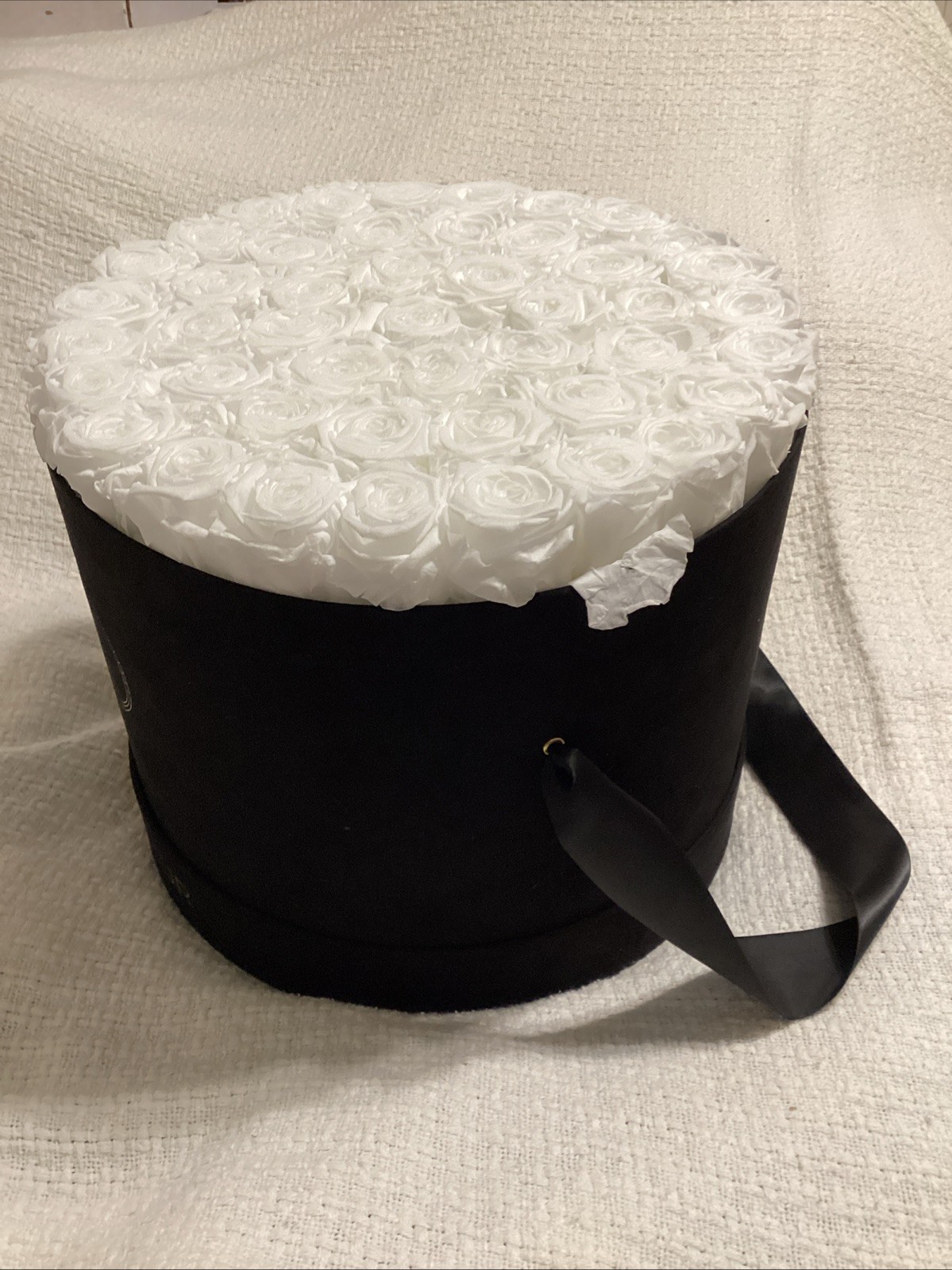 Venus et Fleur White Roses Flower Box Arrangement Large Black Container 46 Roses