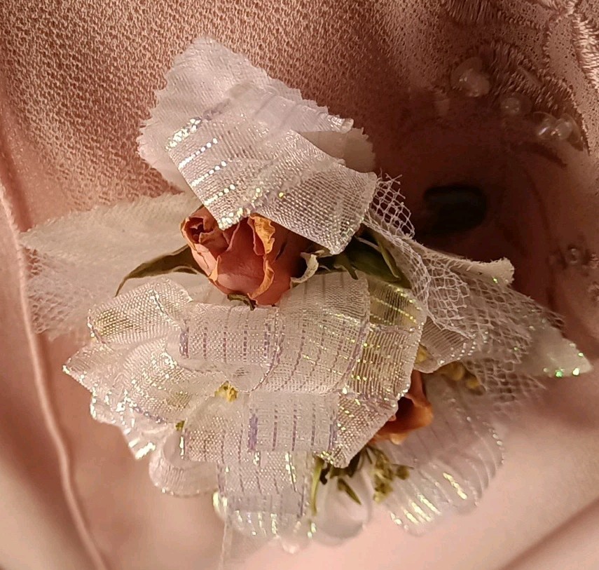 Vintage 5-1″ Roses,Babys Breath & Ribbon Near Perfect Dried Condition Corsage