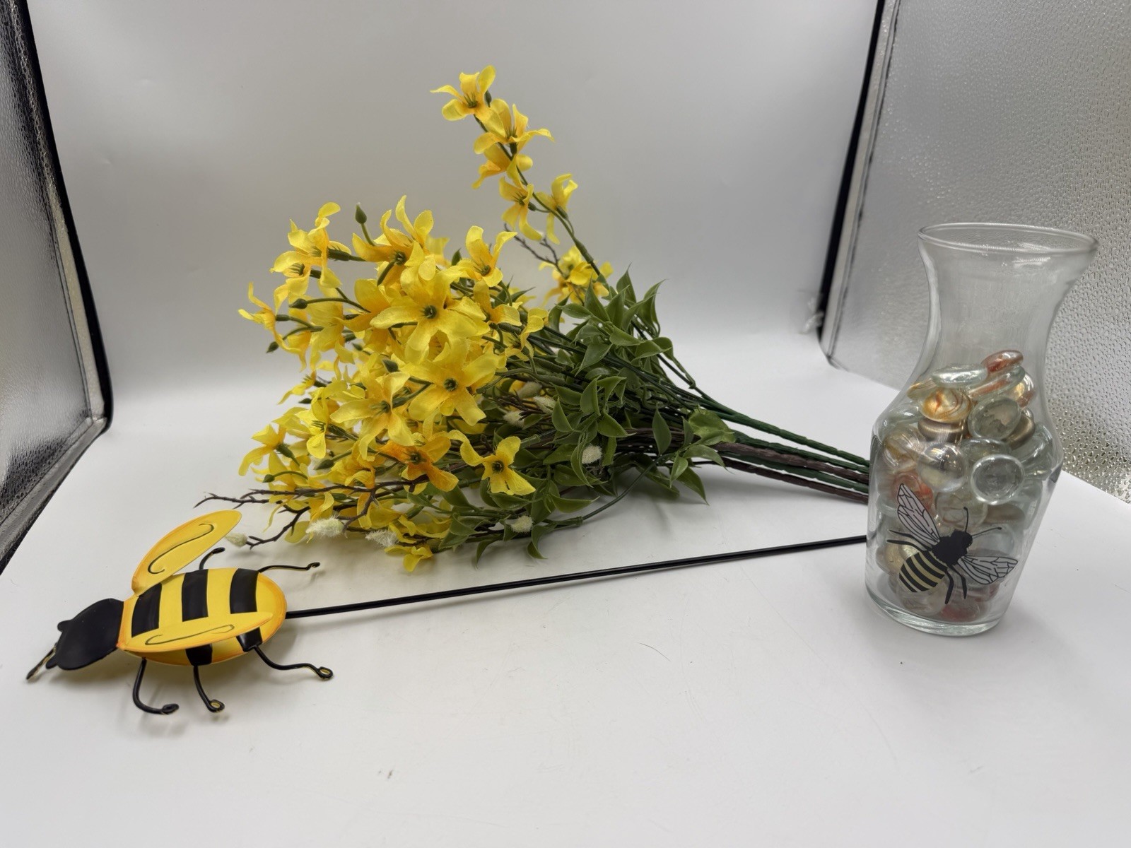 Bees – Flower Floral Arrangement – Spring Summer Decoration – Table Centerpiece