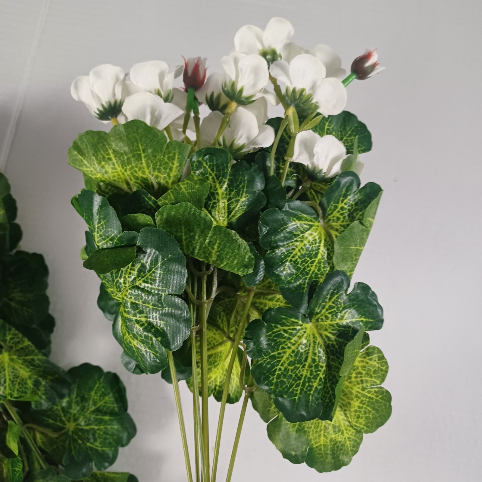 Mini Geraniums Artificial Faux Flowers -White -Set Of 4 -NEW -Floral Decoration