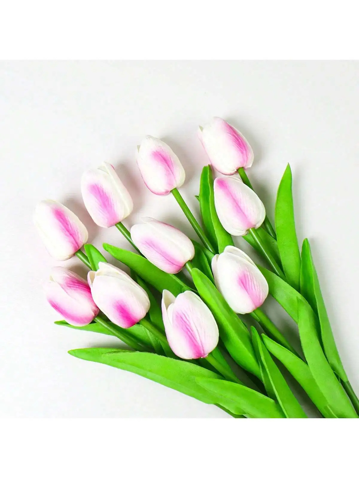 A Set of 6 Artificial Tulips, Suitable for Home Decoration and Tabletop Floral D