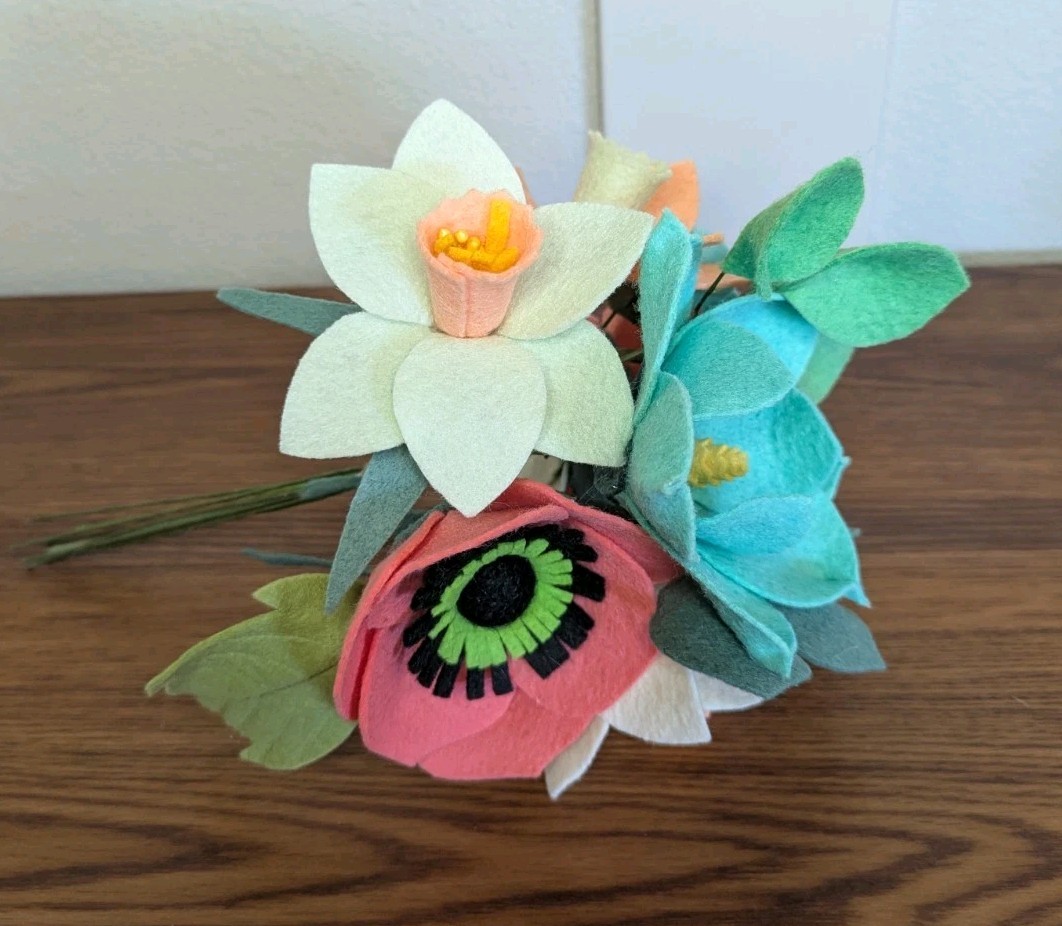 Beautiful Hand Cut Wool Blend Felt Flower Bouquet Gift Wrapped/Great Gift Idea!