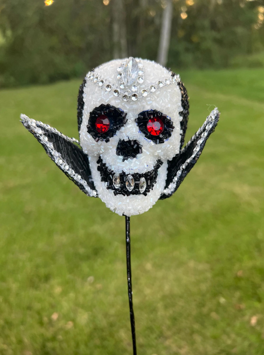 Nancy Brown Halloween Black & White Skull Beaded & Rhinestone Vampire Pick
