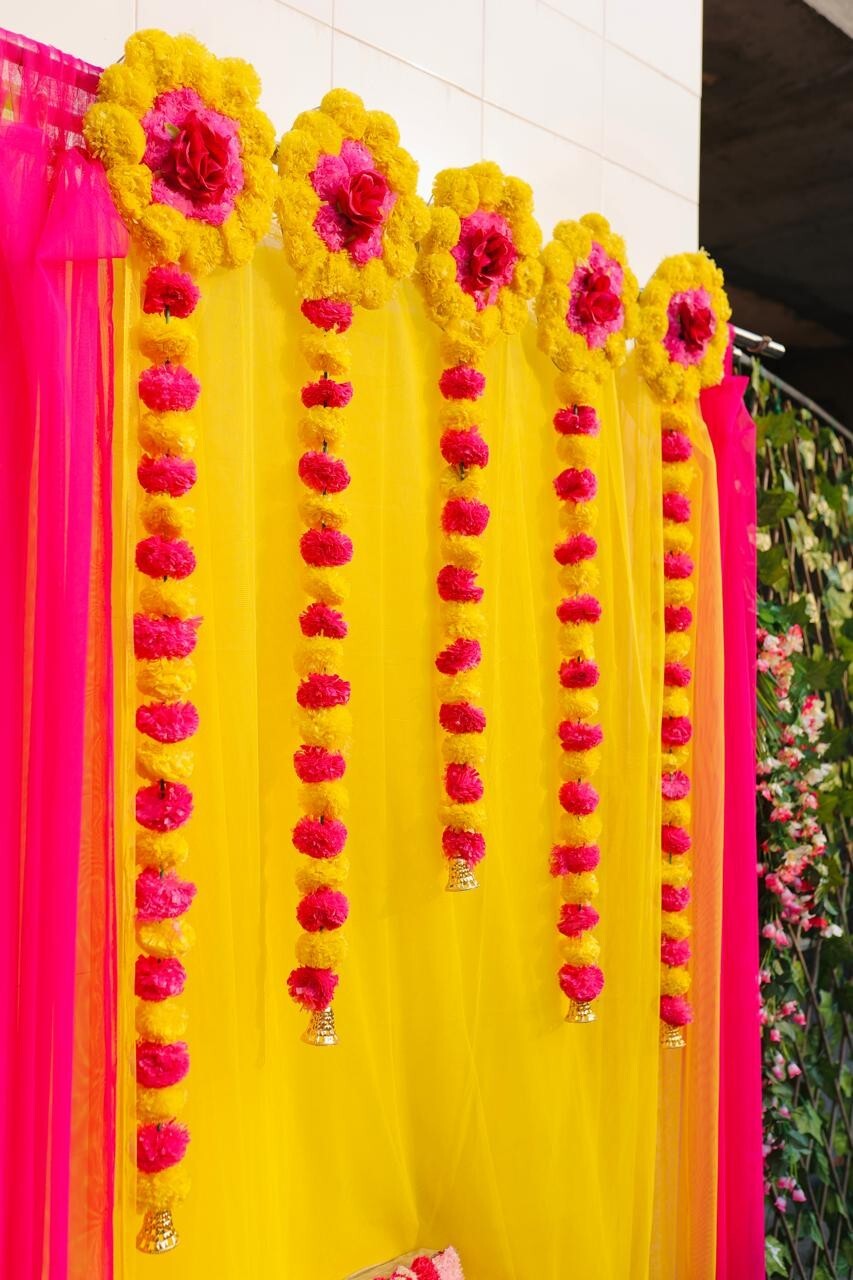Indian Decoration Backdrop Fabric With Marigold Garlands Complet Party Backdrop