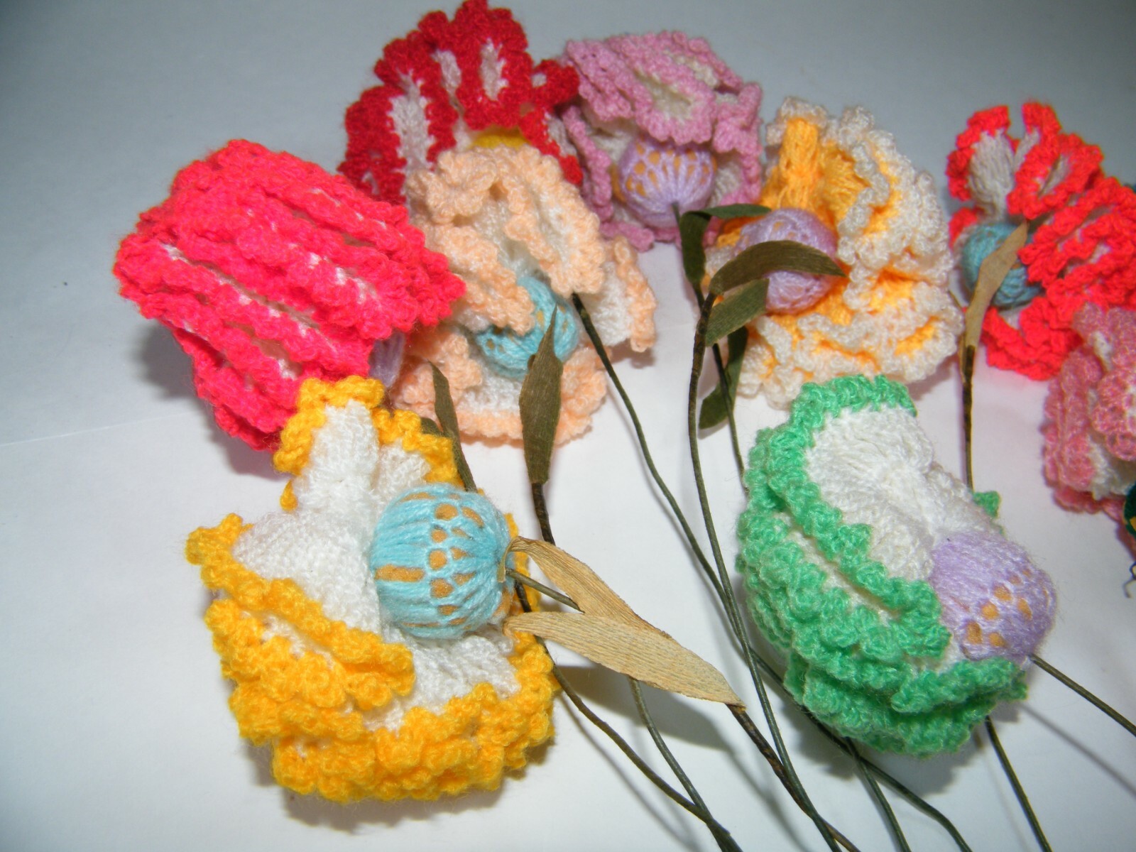 (12) HAND CROCHETED FLOWERS FLOWER BOUQUET WIRE STEMS