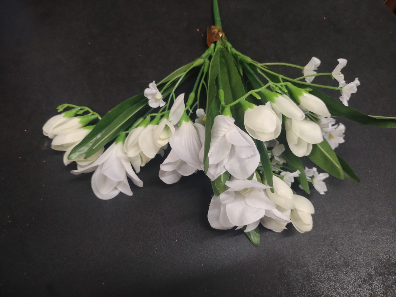 Vintage 10″ Silk Freesia Flower Bush, White, 5 Stems, Baby’s Breath & Foliage