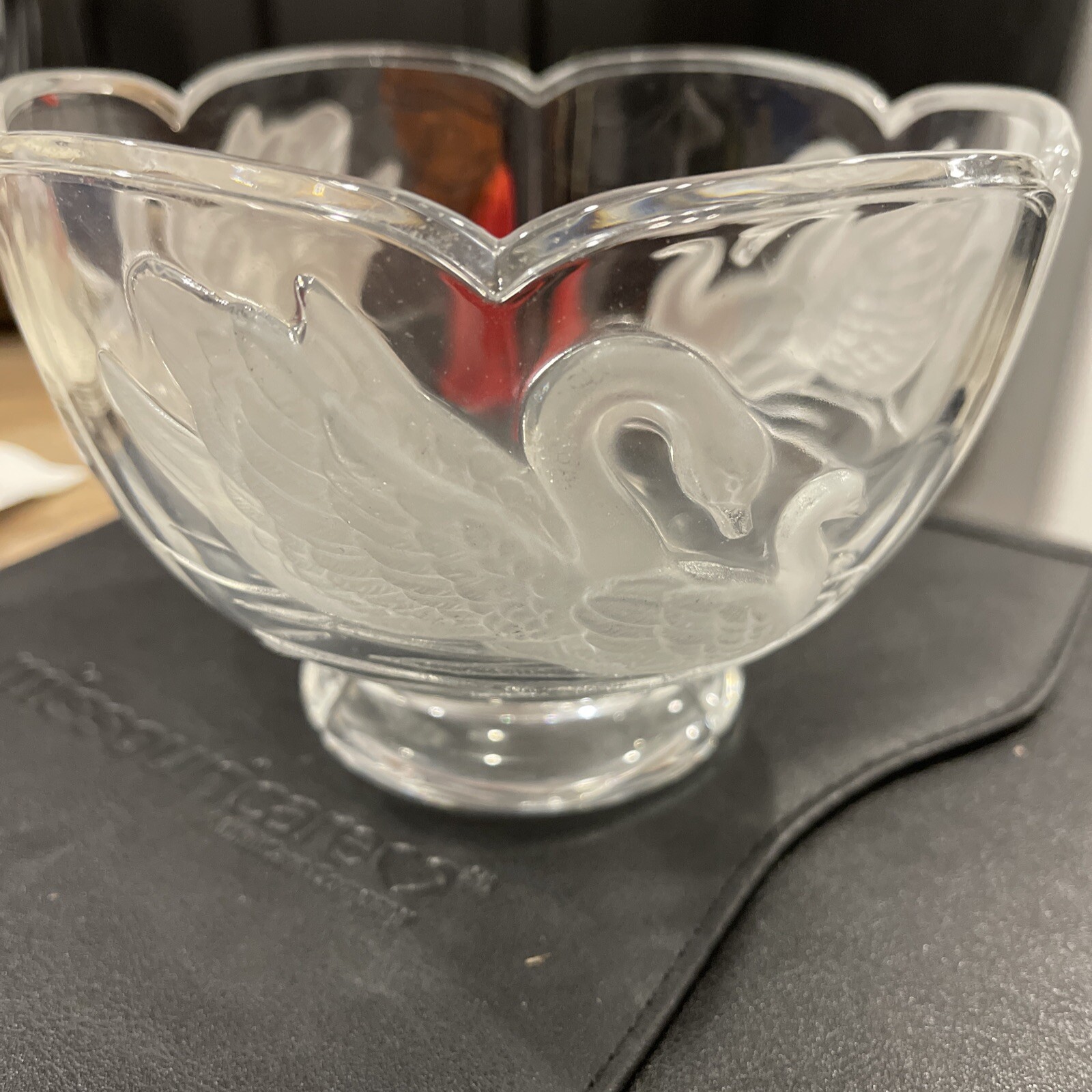 Teleflora 24% Lead Crystal Frosted Swan Round Bowl Centerpiece 4.25″ tall by 6″