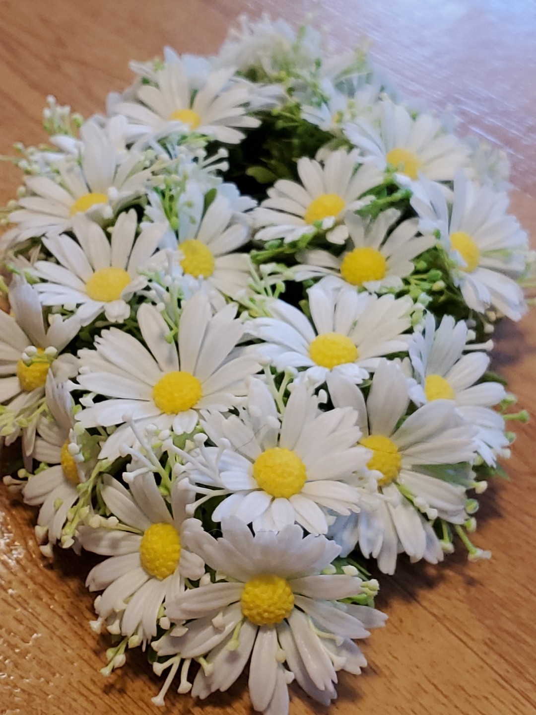 1970’s Faux Floral Centerpiece Taper Holder- White Daisies Plastic Flowers 12″