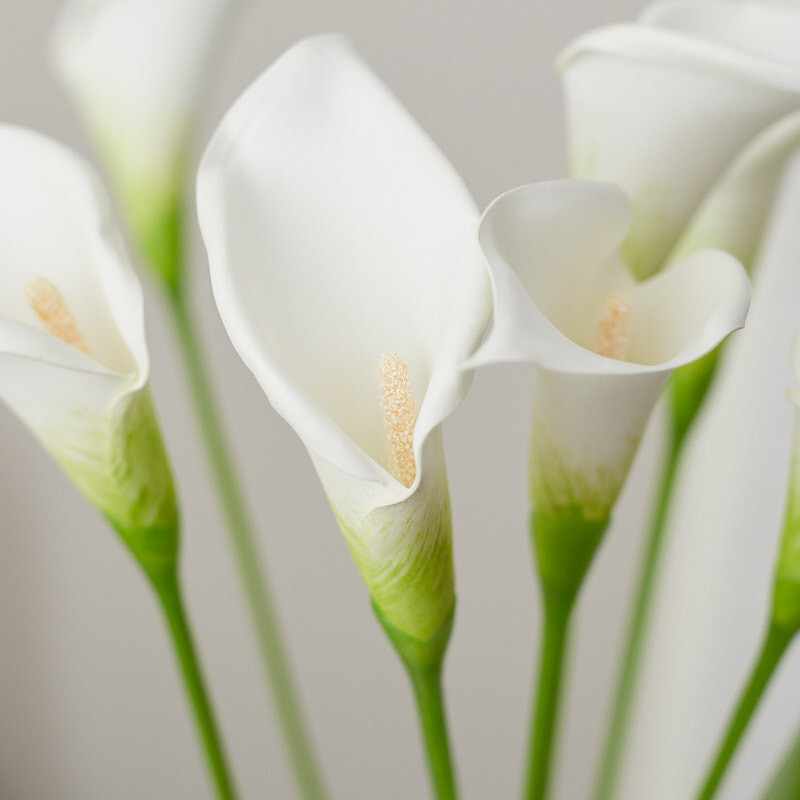 Package of 12 White Artificial Calla Lily 23″ Flower Stems