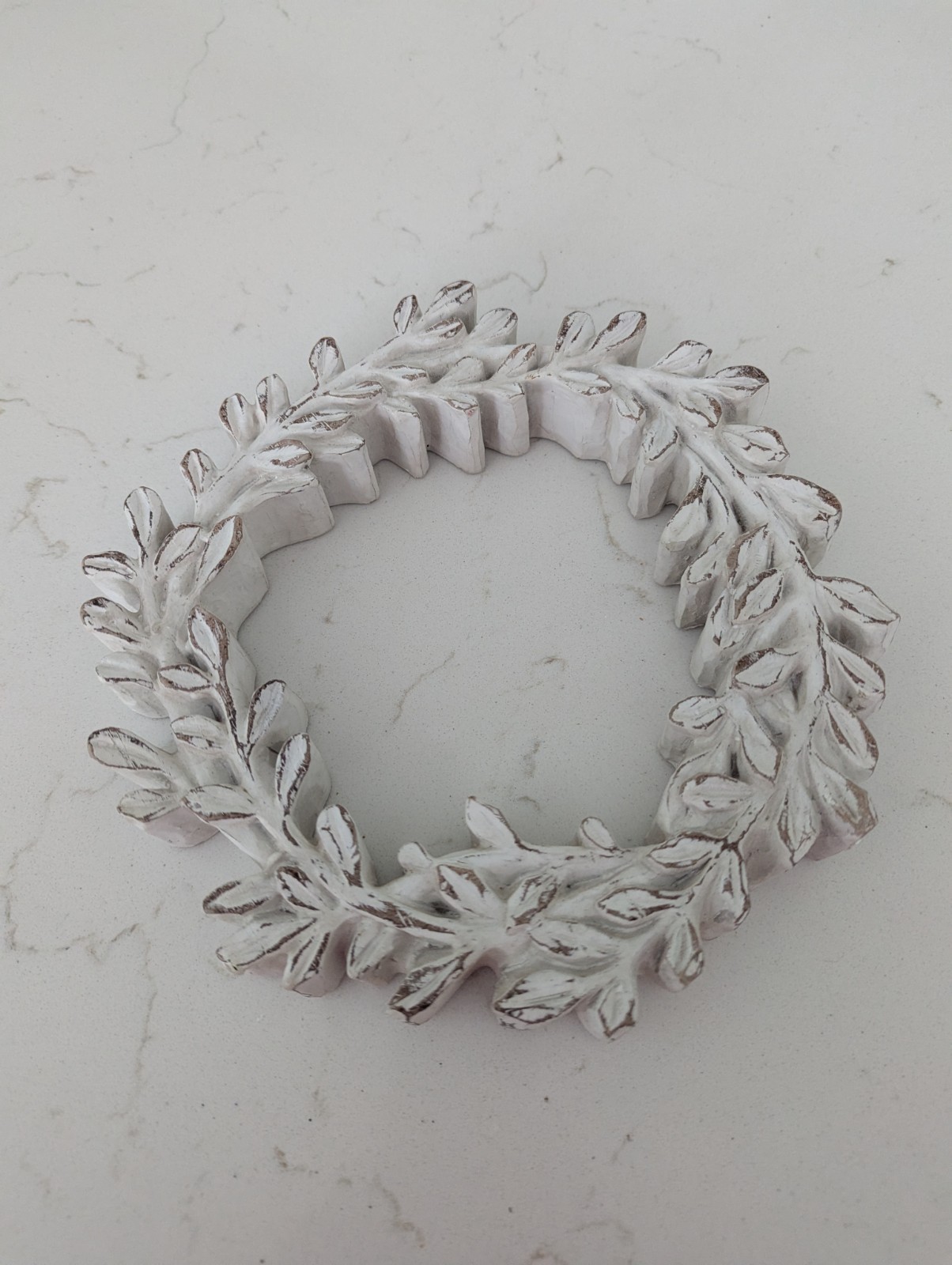 White Resin Wreath 9″ Diameter Christmas/Year-round Farmhouse Gallery Wall EUC