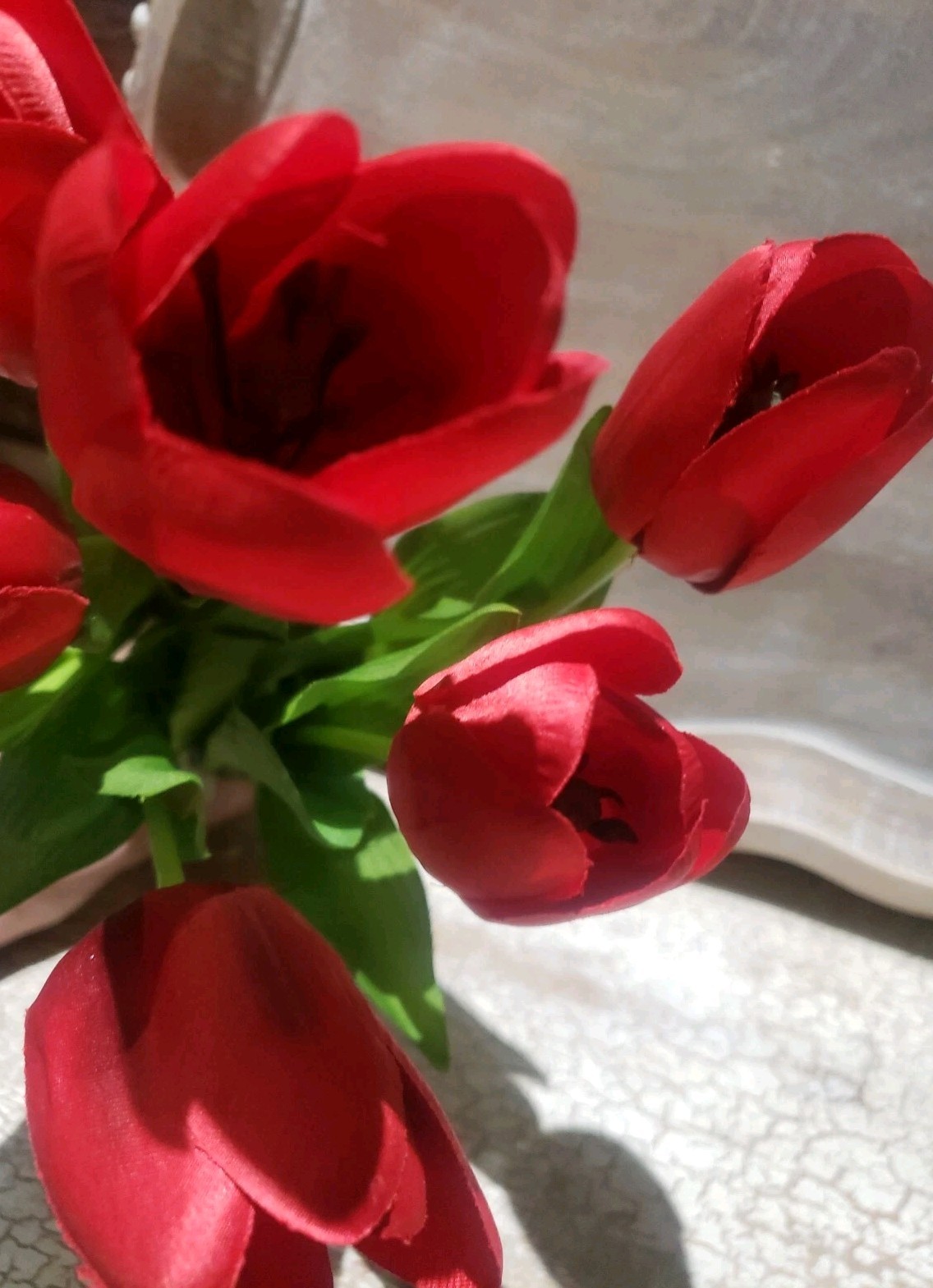 7 STEMS Red Tulips Green Display Faux Arrangement CENTERPIECE 15″ Tall