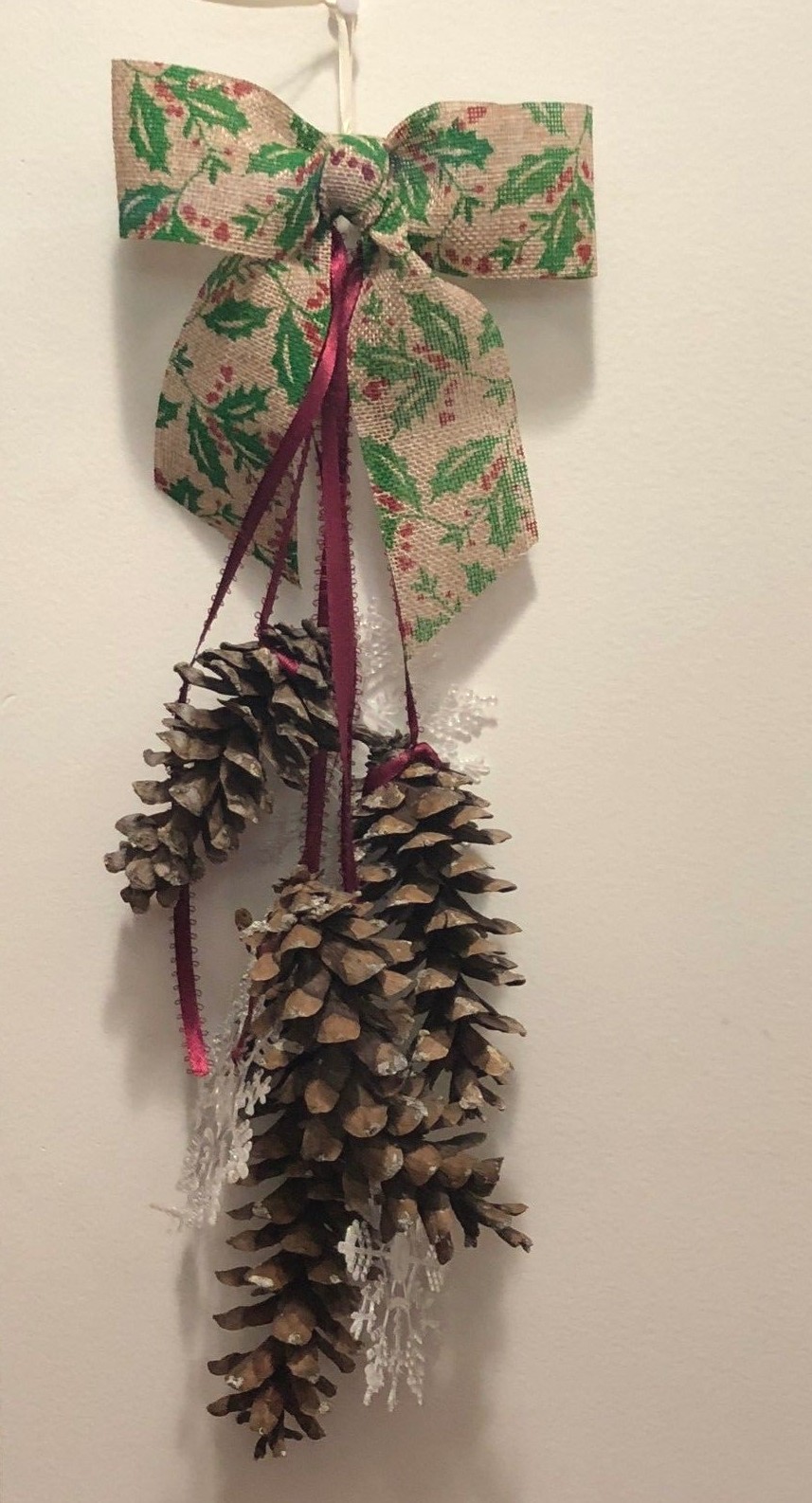*Christmas Pinecone Tear Drop Door Swag Wreath Burlap Bow Holly Berry Snowflakes