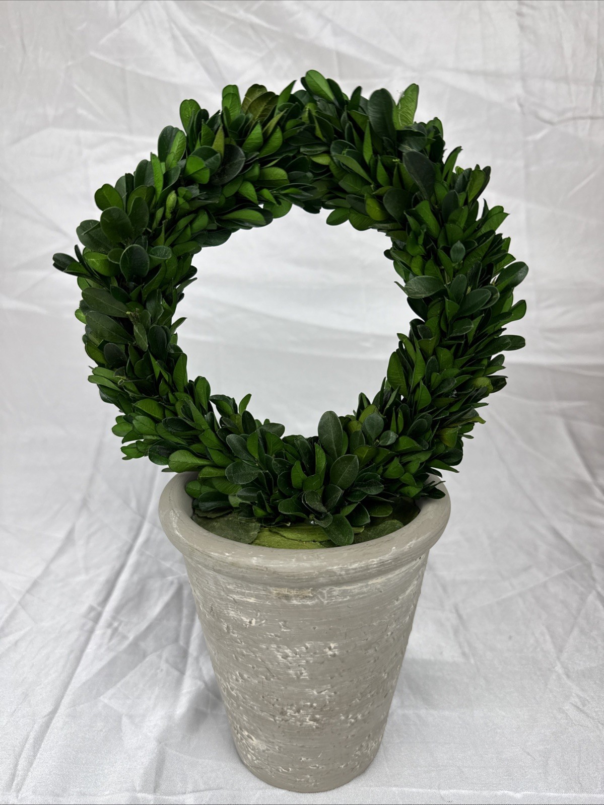 Artificial 12″ Green Boxwood Topiary Circular Wreath In Rustic Grey Ceramic Pot