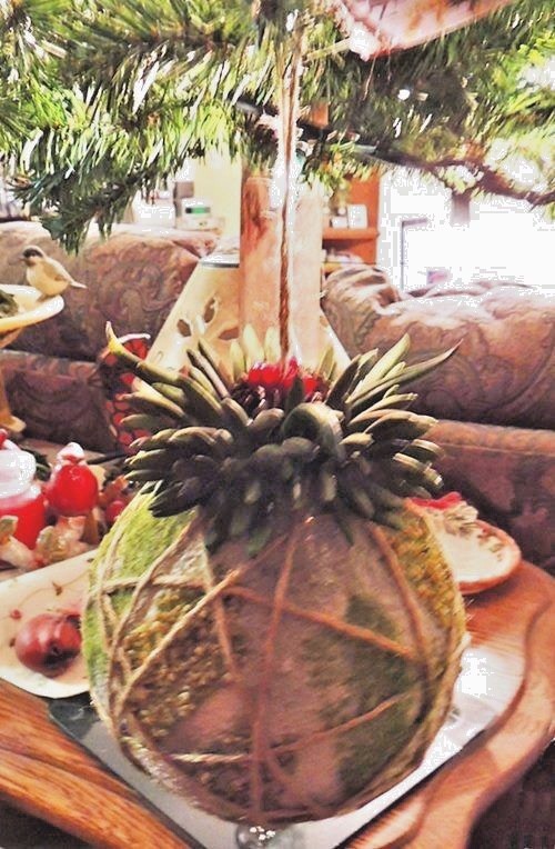 WOODLAND MOSS & PEBBLE STONE NATURAL ORNAMENT HANGER w/ PINE CONES SUCCULENTS