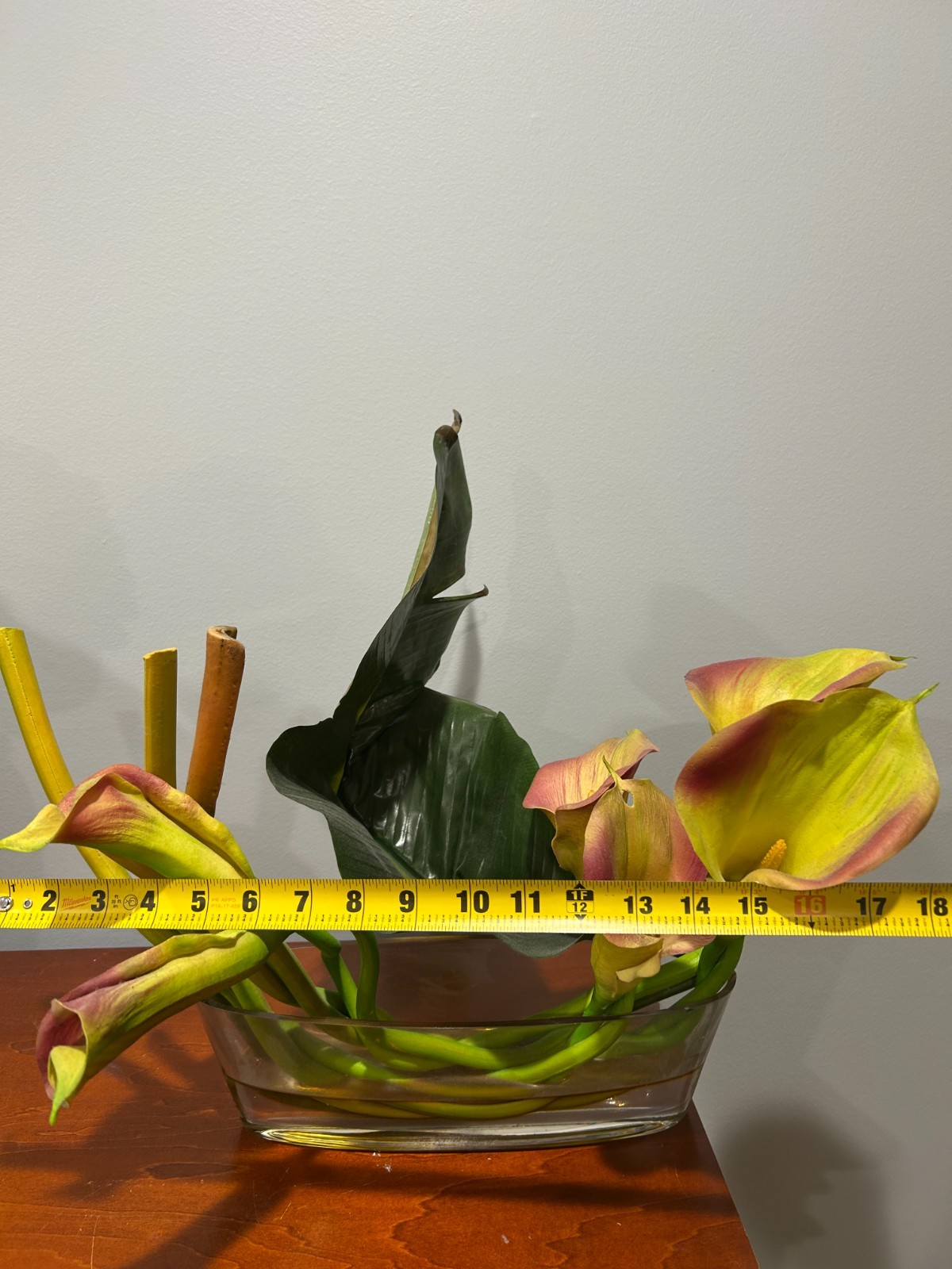 Decorative Calla Lily Floral Arrangement in Clear Glass Bowl – Green Yellow Pink