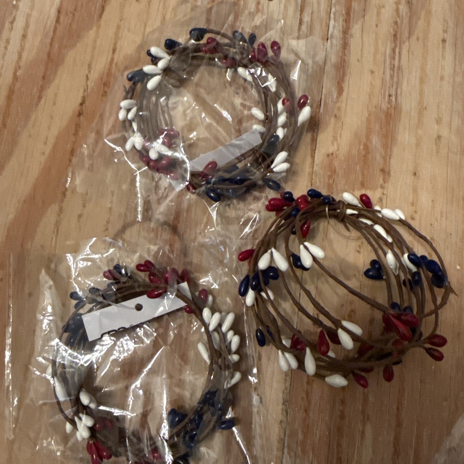 Primitive Pip Berry Garland ~ 3 Rolls single ply roping ~ RED WHITE BLUE – 6 Ft
