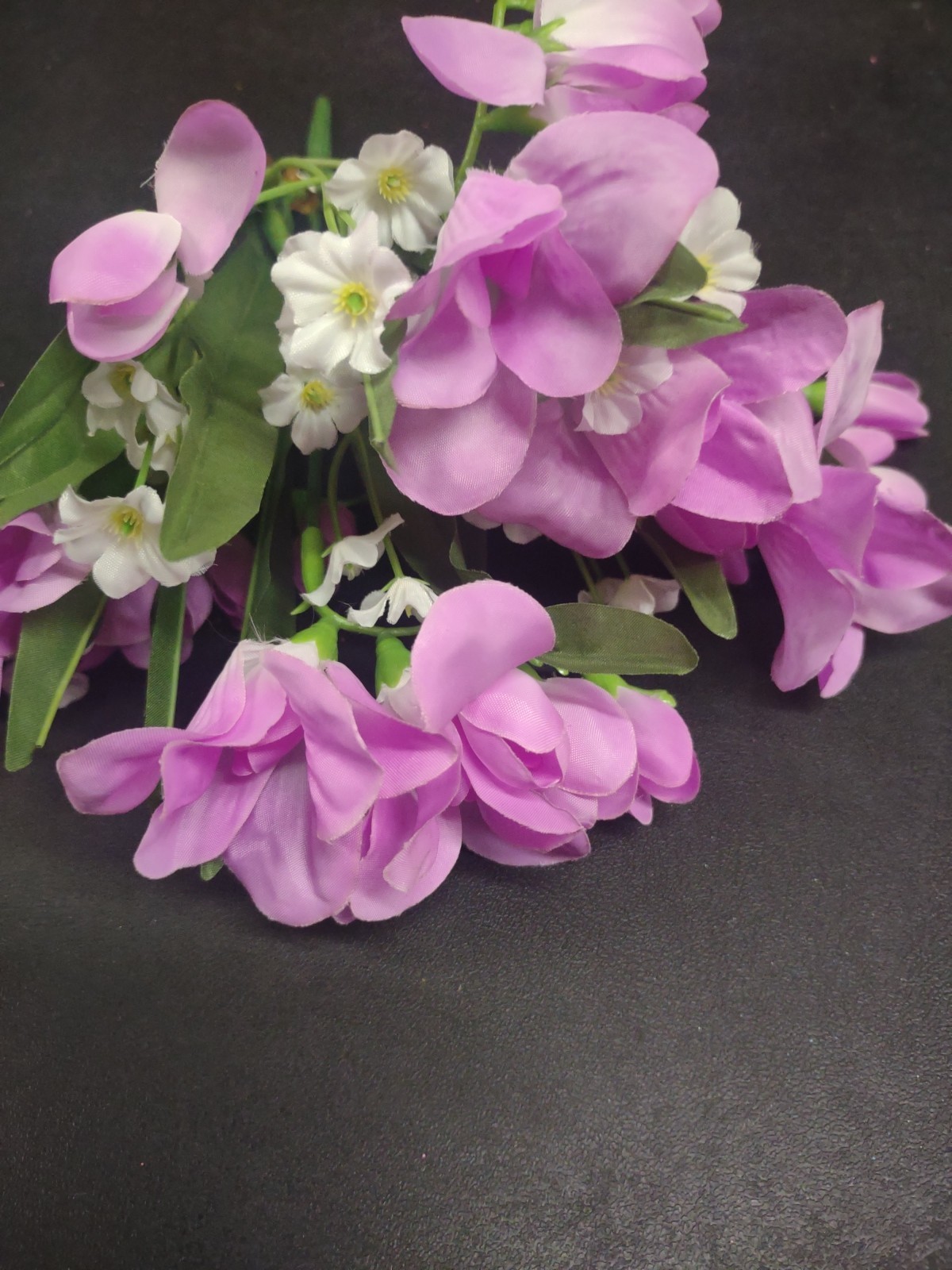 Vintage 10″ Silk Freesia Flower Bush, Lavender, 5 Stems, Baby’s Breath & Foliage