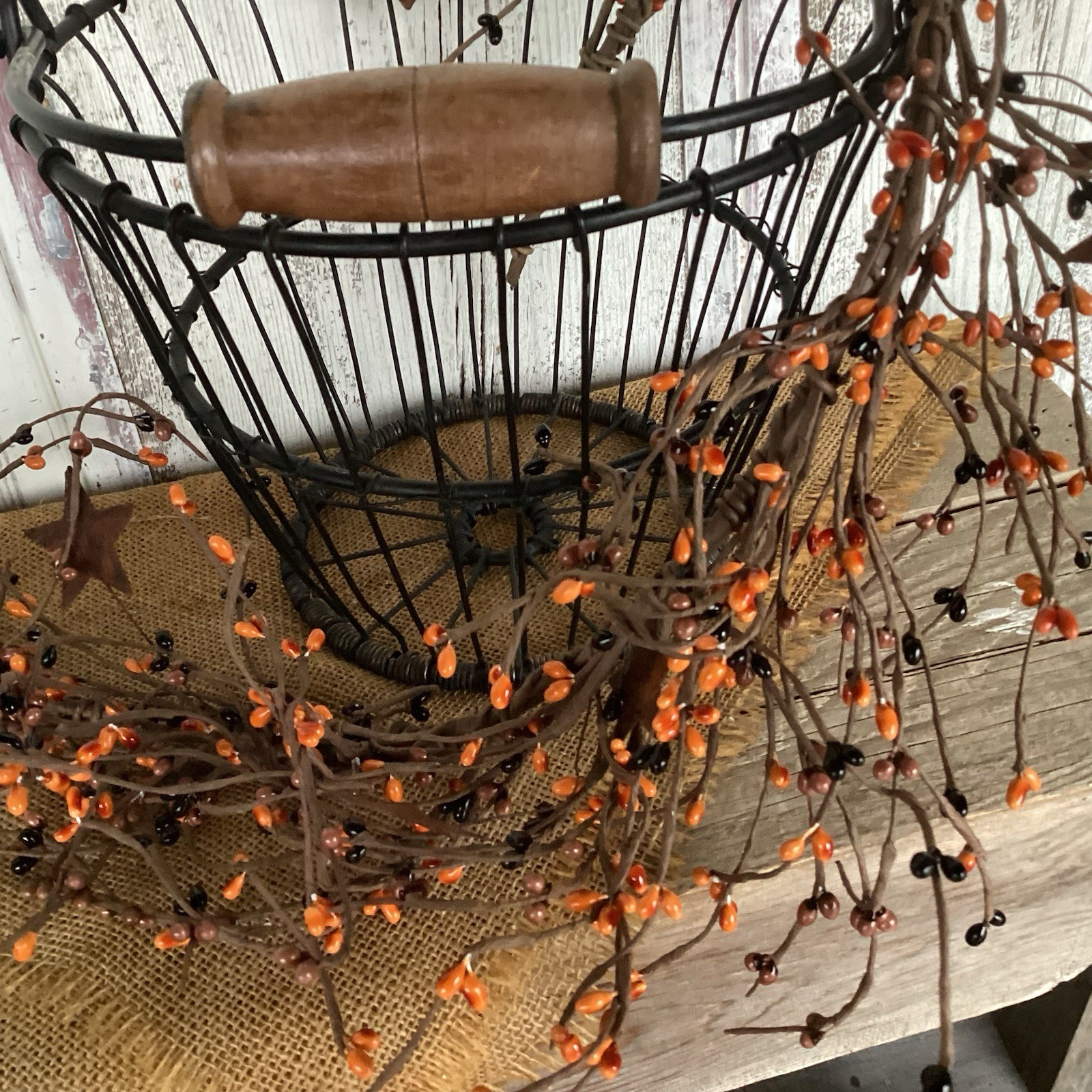 Primitive Mix Pip Berry And Rustic Stars 40” Flexible Garland