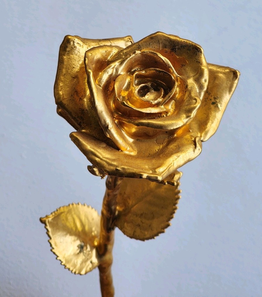 Vintage 12″ Gold Tone Long Stem Rose Decorative Metal Flower Floral Display