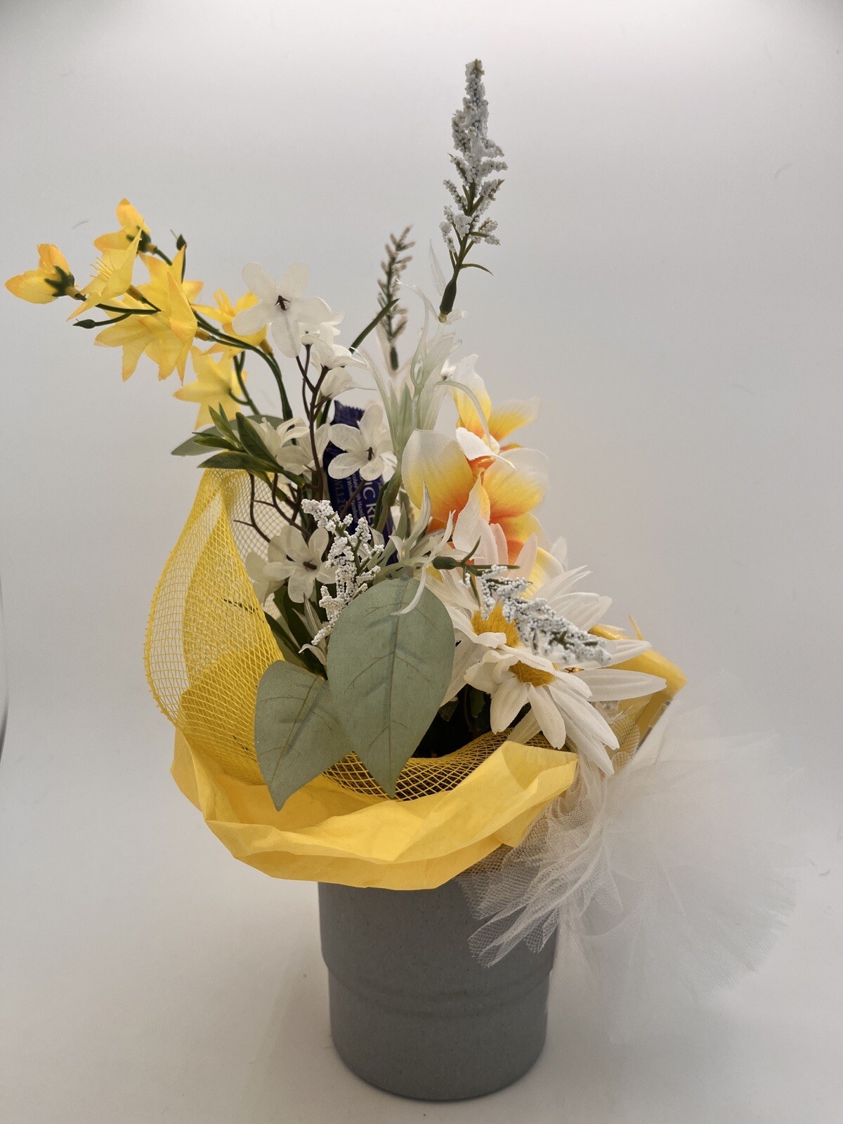 Yellow Fizz Bouquet! Lindt Lindor chocolate And Truffles with A Yankee Candle