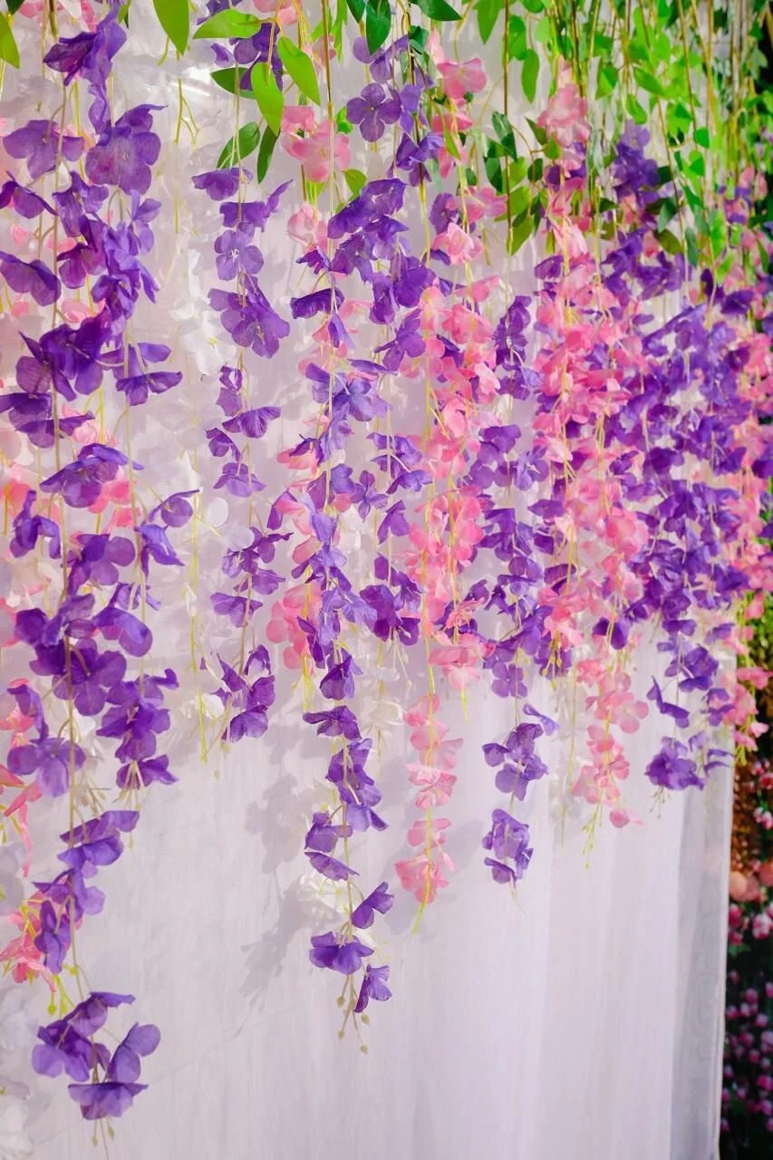 White Decoration Backdrop Fabric With artificial floral Strings Party Backdrop