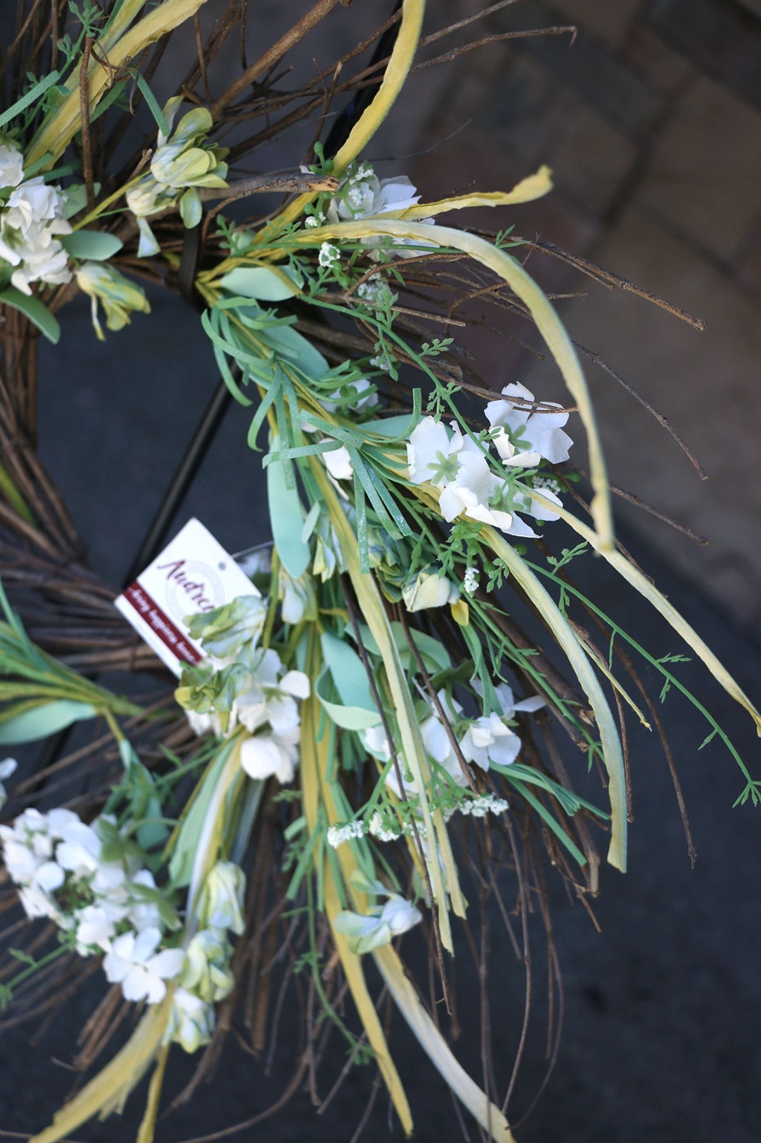 Floral Wreath 22 inch White Flowers Grapevine Twigs Artificial Greenery