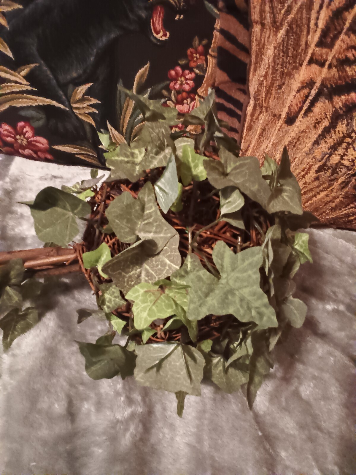 Ivy topiary ball tree in green pot,artificial.