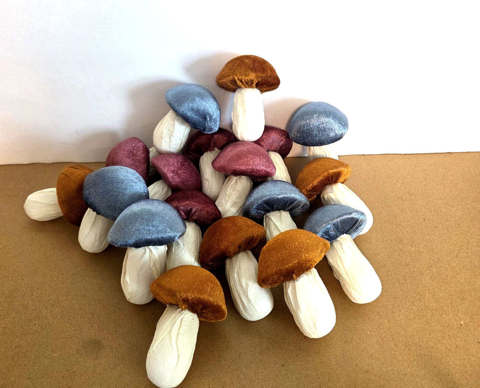 Decorative Mushrooms Raffia Bottom Plush Top Brown Burgundy Blue Lot 18