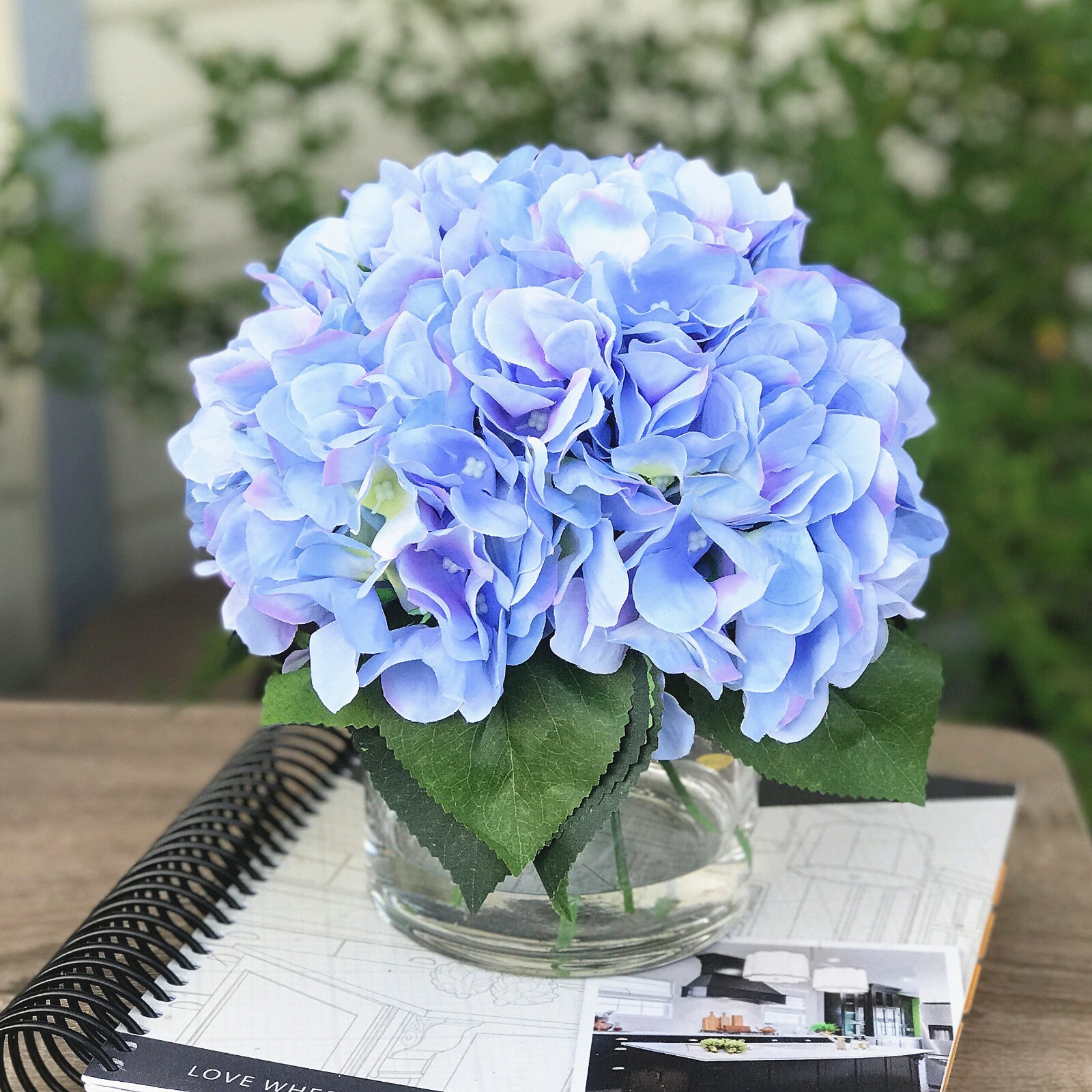 Artificial Decor Silk Hydrangea Flower Arrangement in Clear Vase with Faux Water