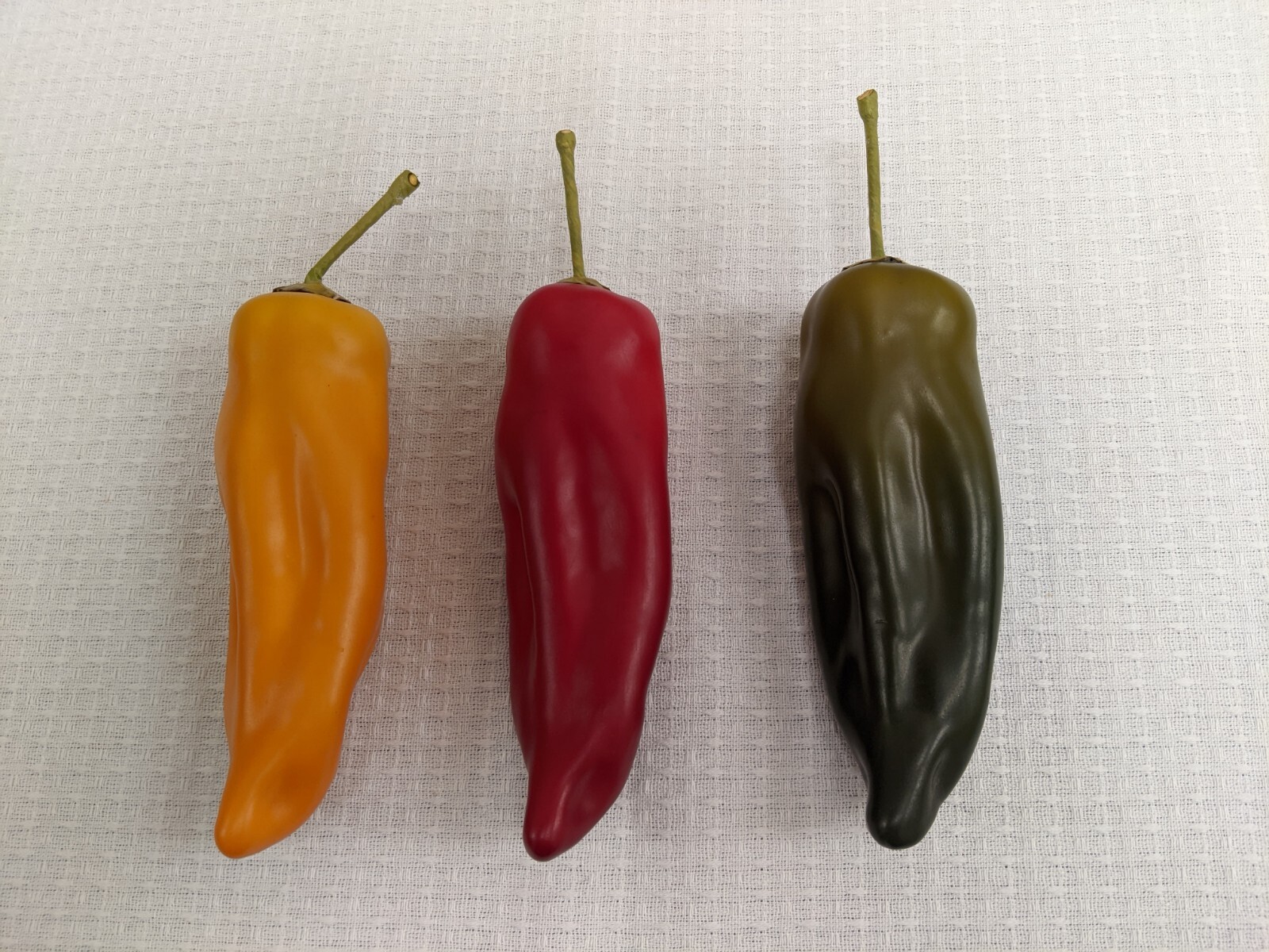 3 Chili Peppers Red Yellow Green Plastic SW Kitchen Decor Clean Nice Mint