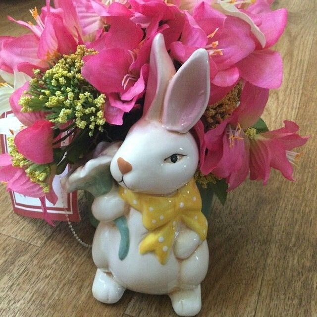 Michael’s Easter/Spring Ceramic Bunny Planter Pink Silk Floral Arrangement NWT
