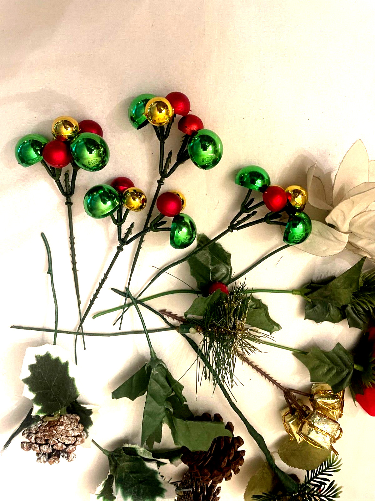 13 Flower Picks Assorted Sizes – Gift boxes, Pine Cones, Poinsettia, Vintage