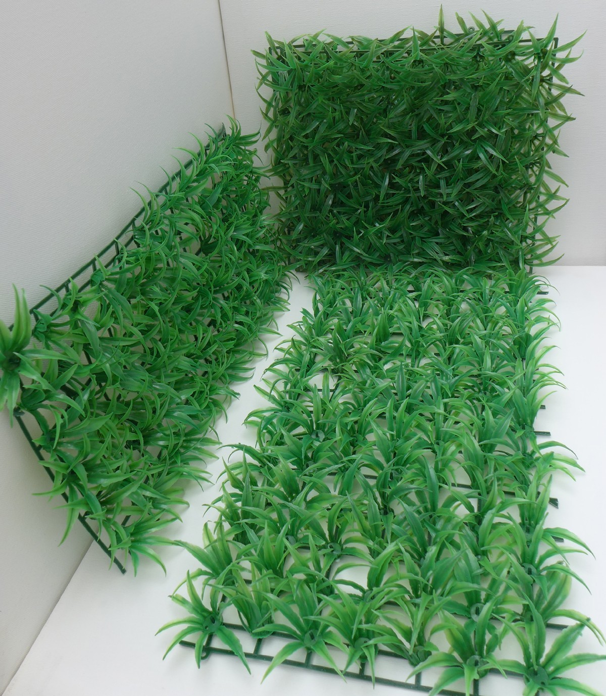 4 Pcs Grasses Artificial Plastic Mats (2 pcs 16″ x 7″, 2 Pcs 10″ x 10″)