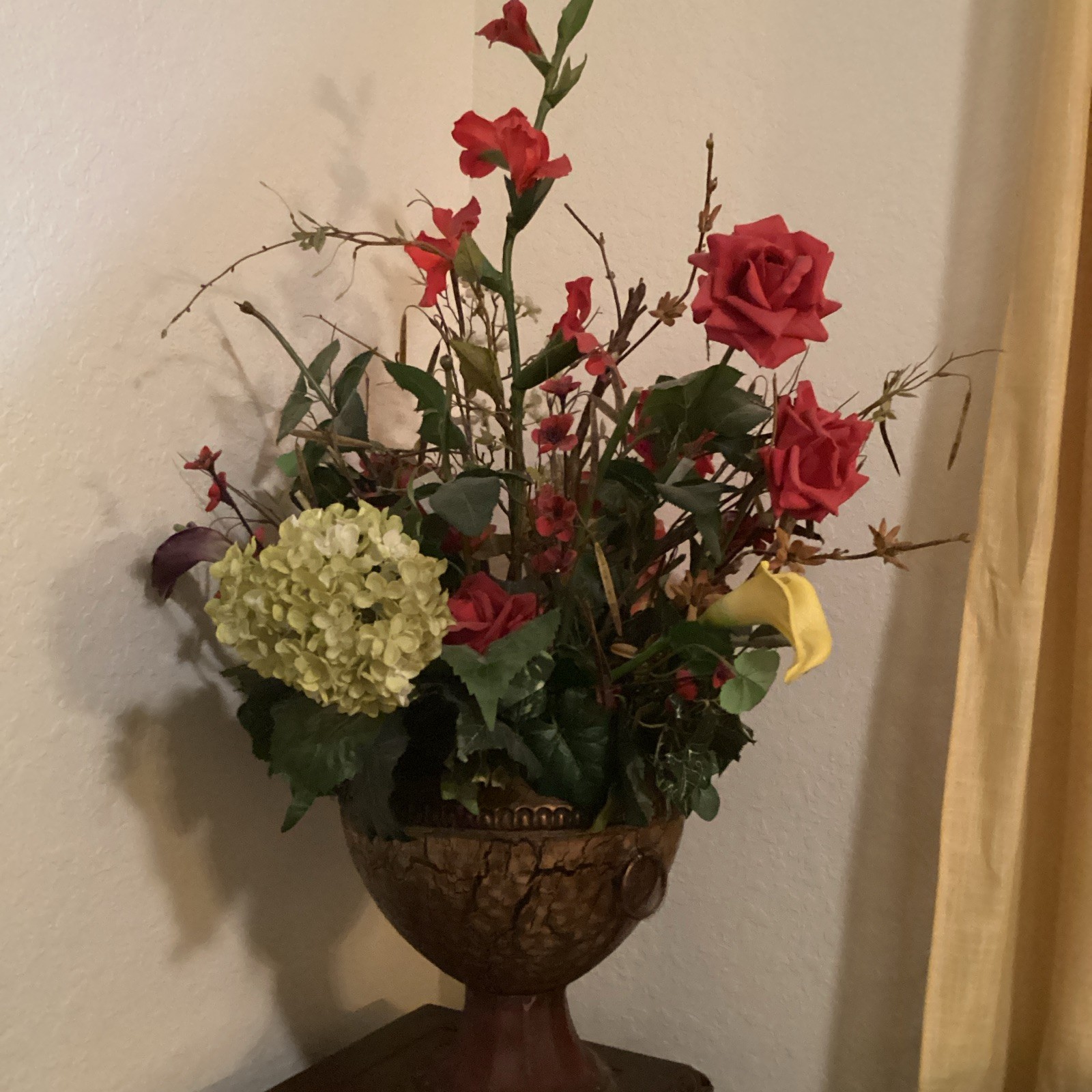 Artificial Multicolor Rose Hydrangea Calla Lily Arrangement in Decorative Vase