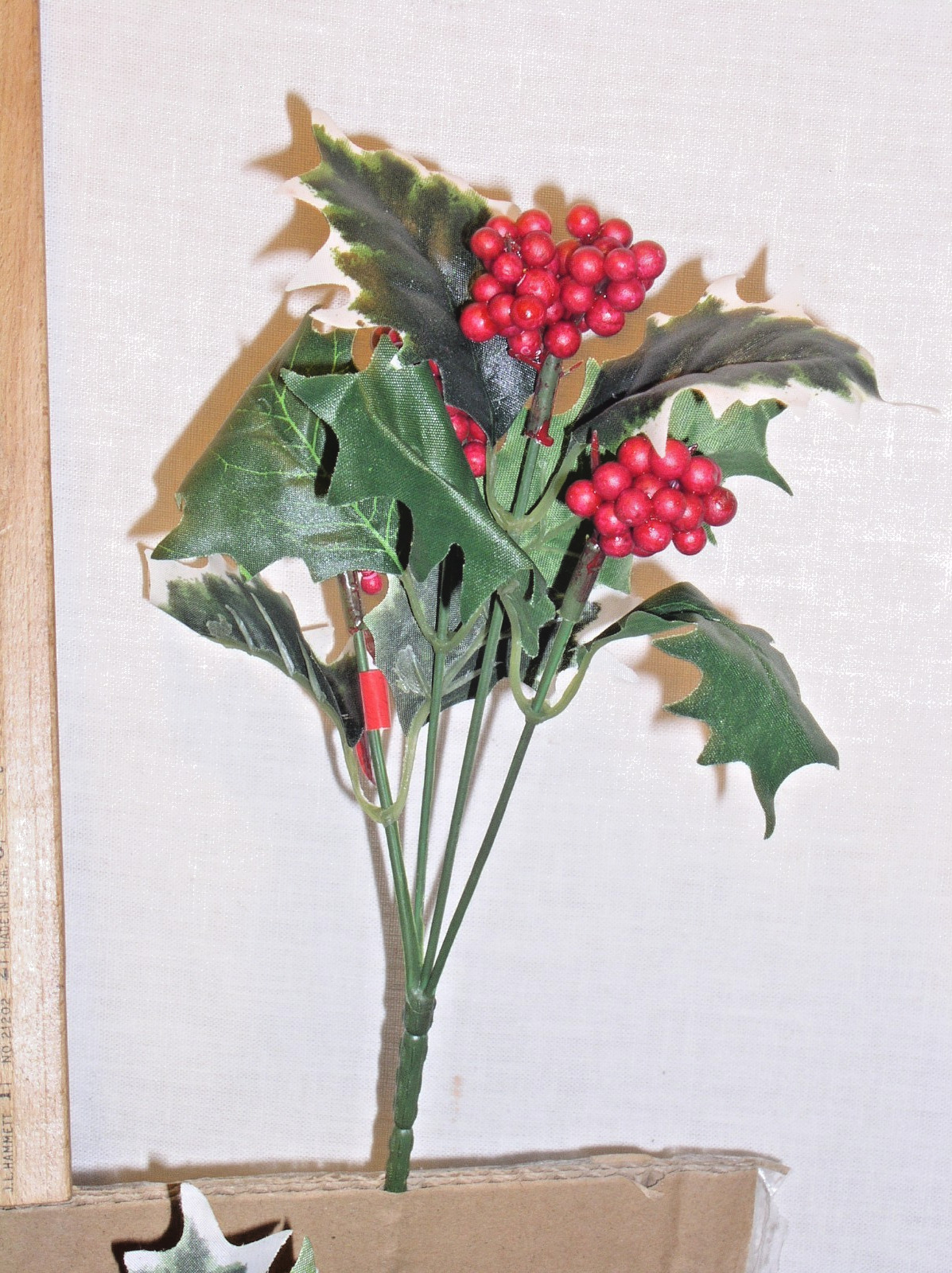 12 RED + 12 WHITE NEW ASHLAND CHRISTMAS HOLLY BERRY BUSH SPRIG SILK FLOWER BUNCH