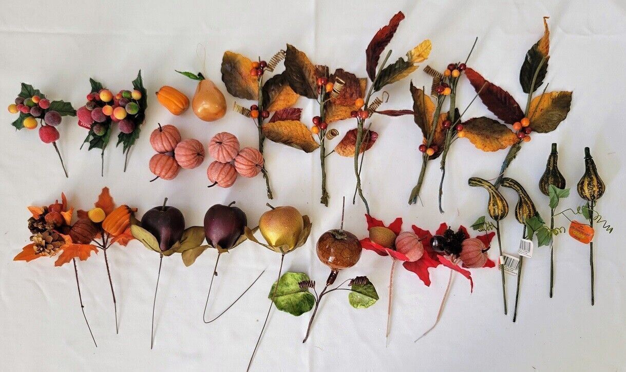 Fall Decorations, Leaves, Lot of 25 pieces Craft pumkins fillers decor foliage