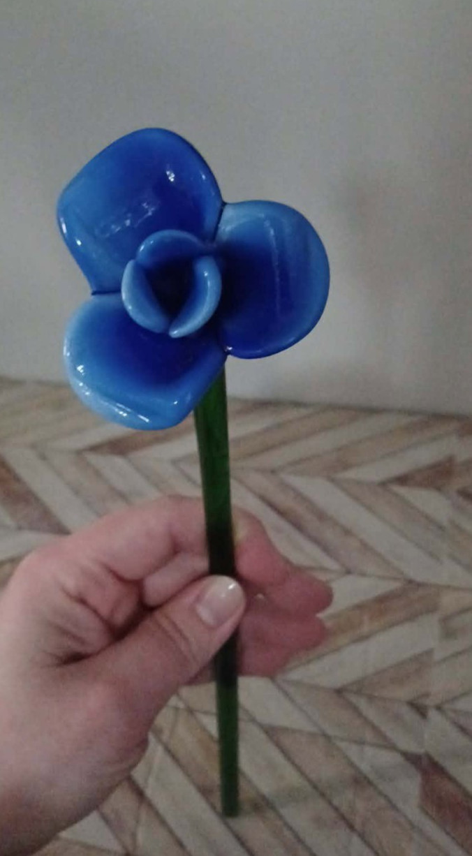 12 Inch Murano Style Blown Glass Flower Excellent Condition Blue Art Glass