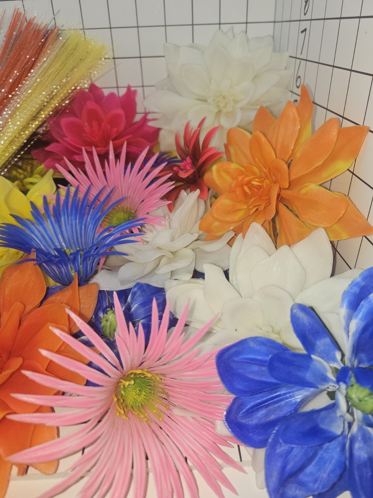 23 Vtg 1970s Lg Plastic Faux Flowers Short Stem & Fiber Optic Threads Multicolor