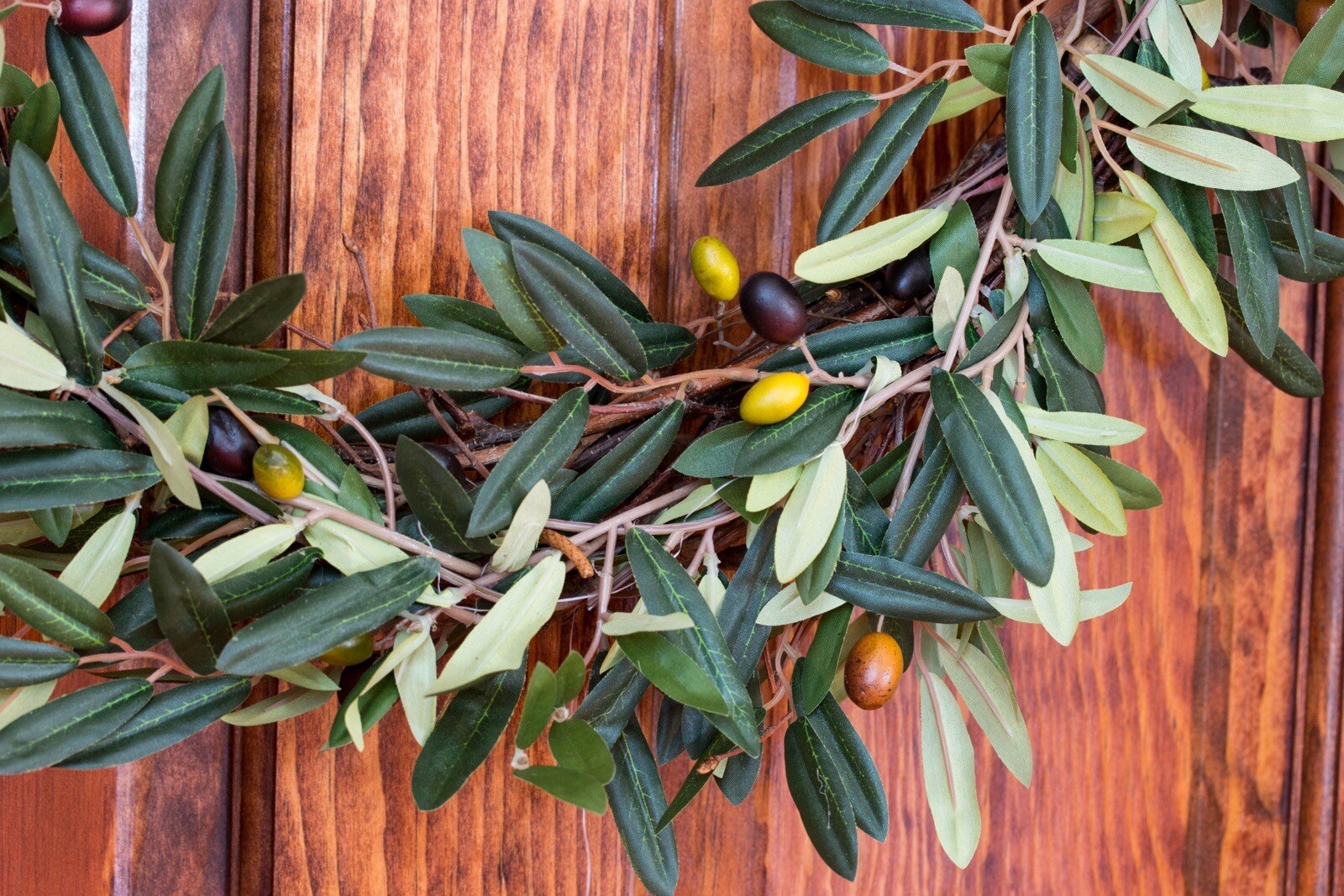 20” Artificial Olive Berry Twig Wreath Home Office Door Decor. Retail $77